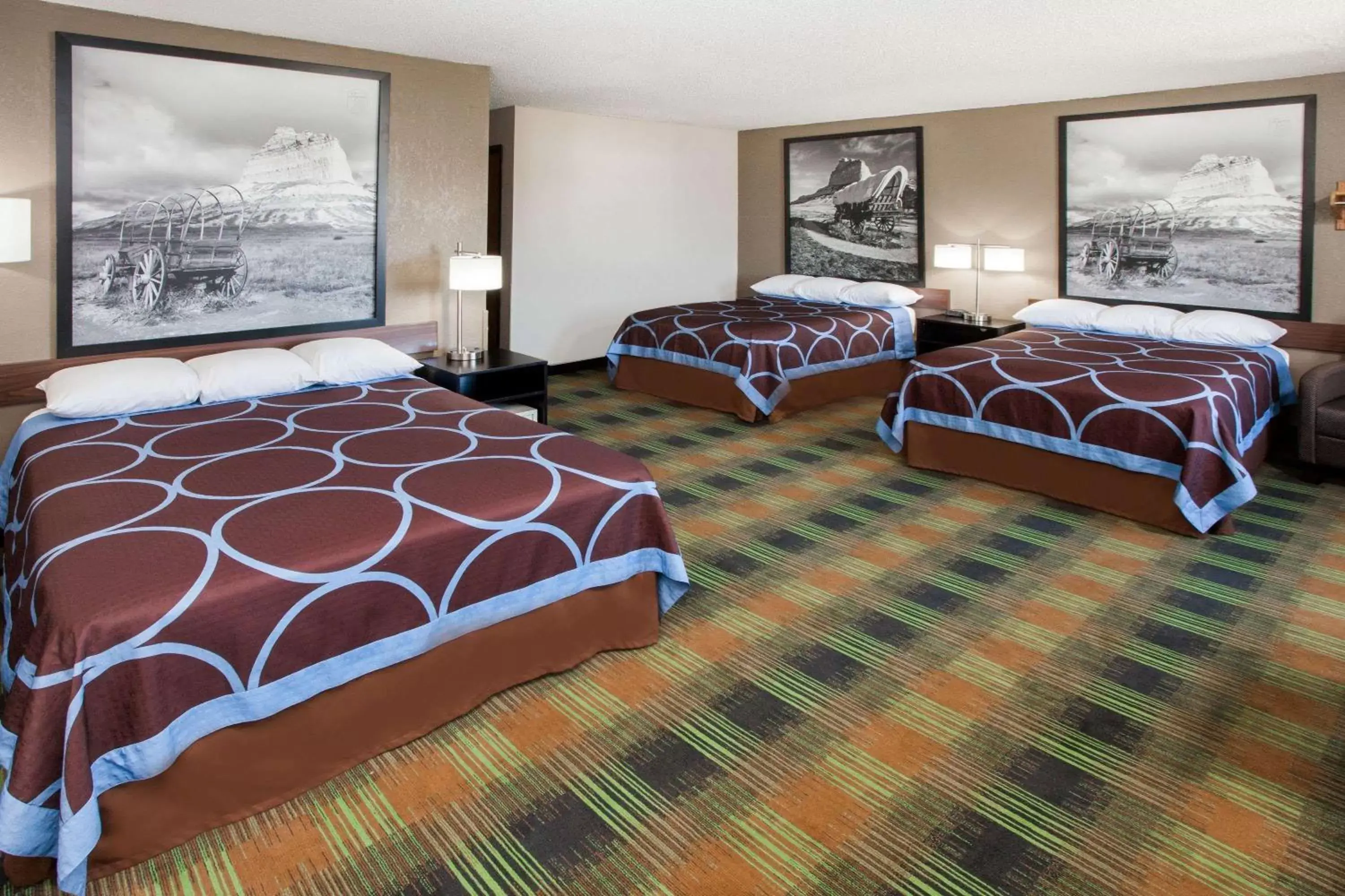 Photo of the whole room, Bed in Super 8 by Wyndham Keokuk