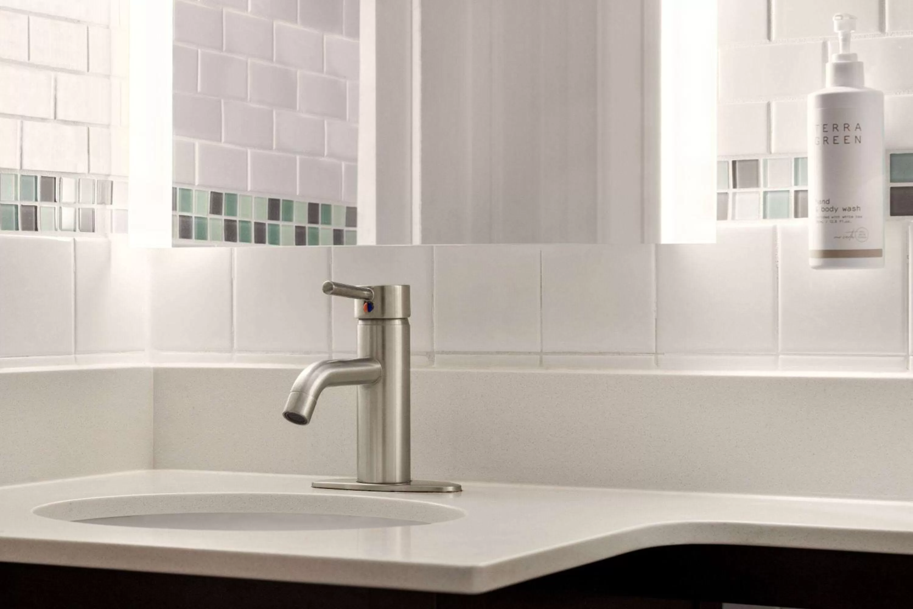 TV and multimedia in Days Inn by Wyndham Ocean City Oceanfront