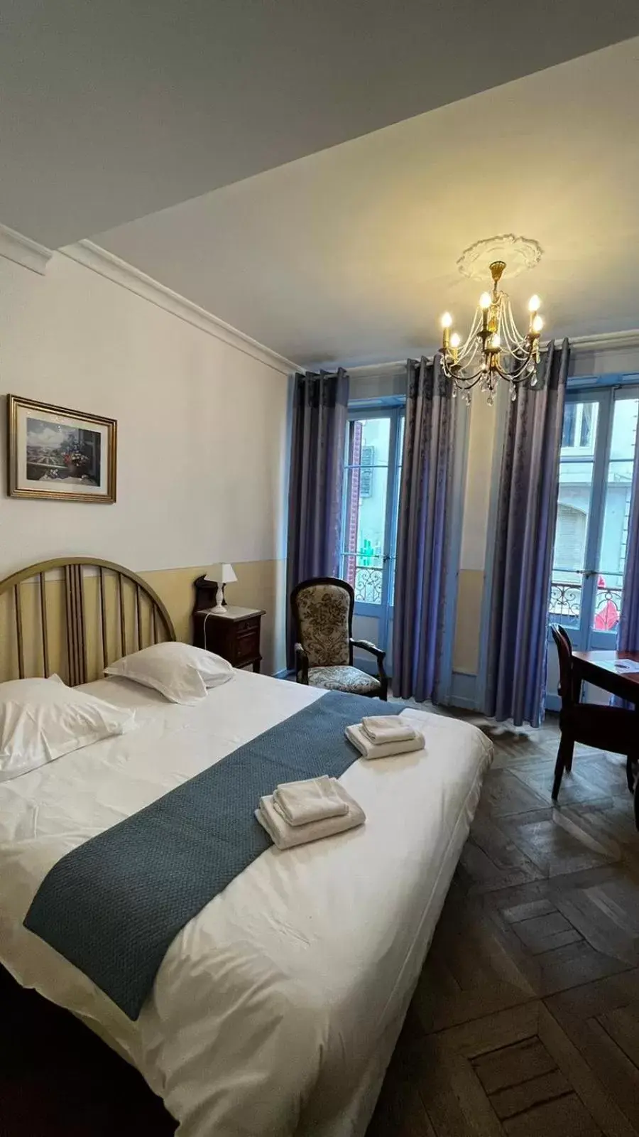 Bed in Hôtel Continental