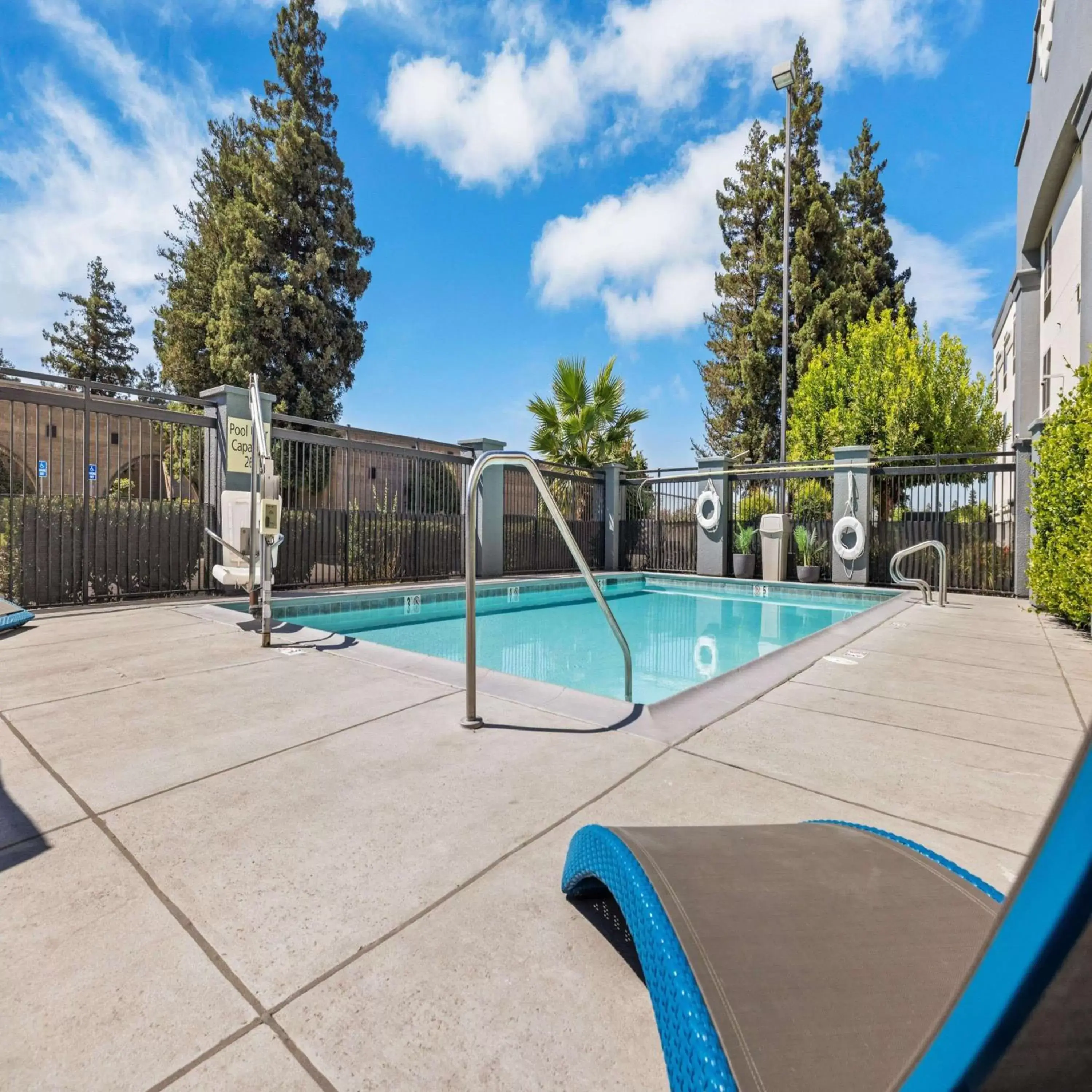 Pool view, Swimming Pool in Hampton Inn & Suites Modesto - Salida