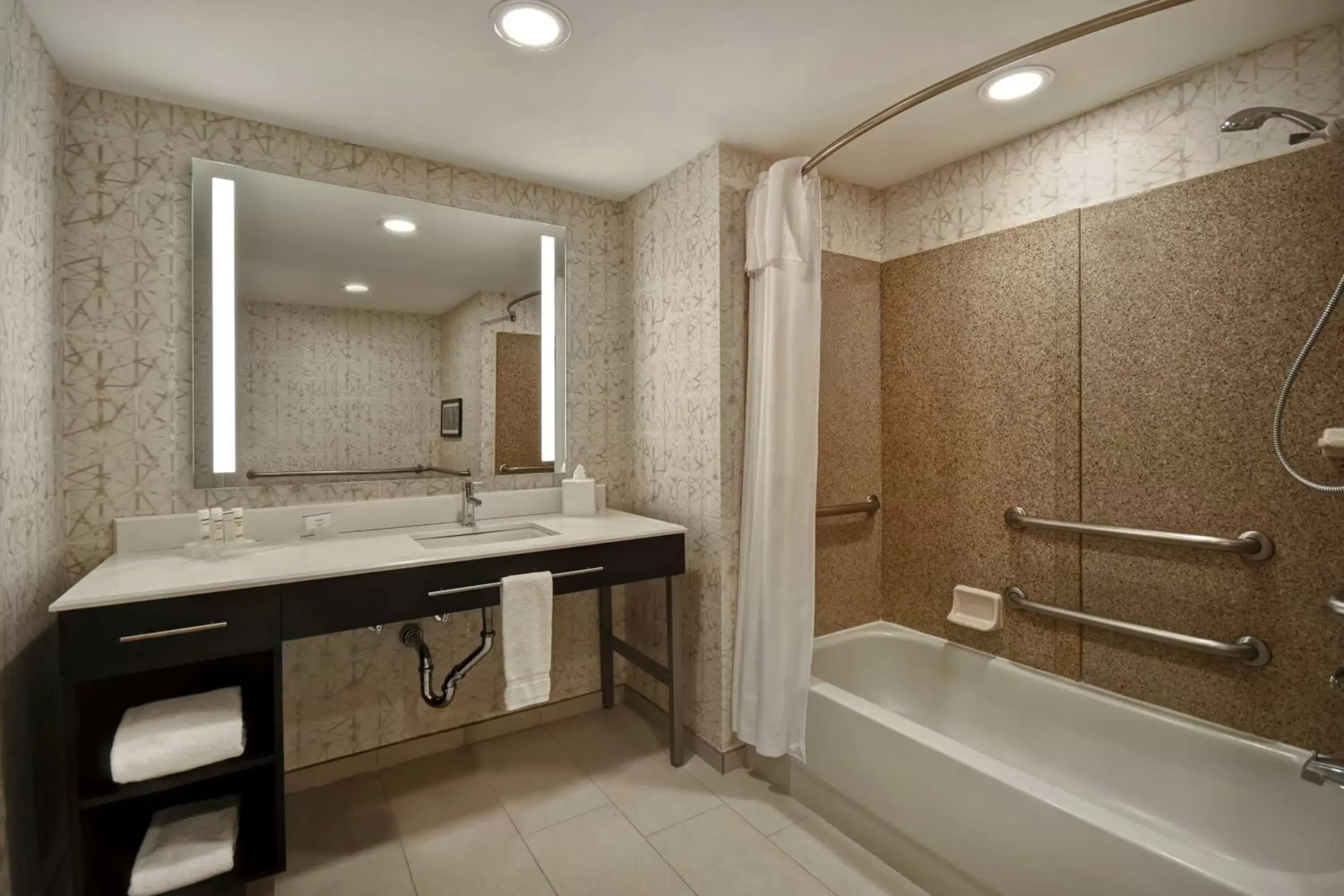 Bathroom in Homewood Suites by Hilton Edgewater-NYC Area