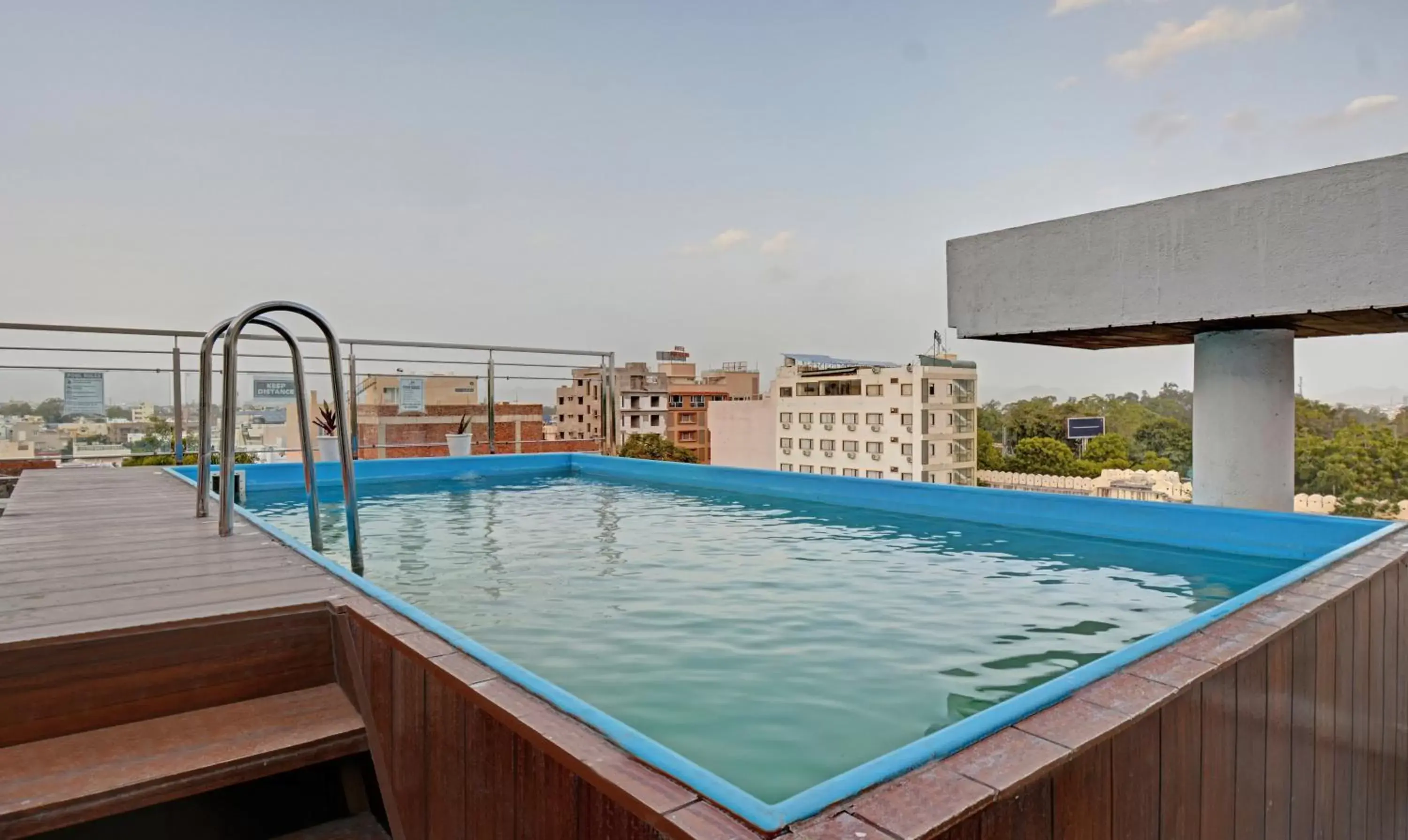 Swimming pool in Tripli Hotels Le Shelton Swimming pool in Tripli Hotels Le Shelton