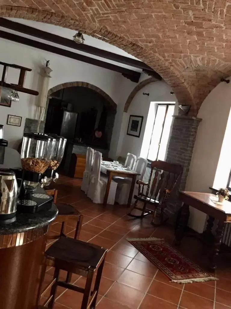 Communal lounge/ TV room, Restaurant/Places to Eat in B&B La Villarella dei Tulipani