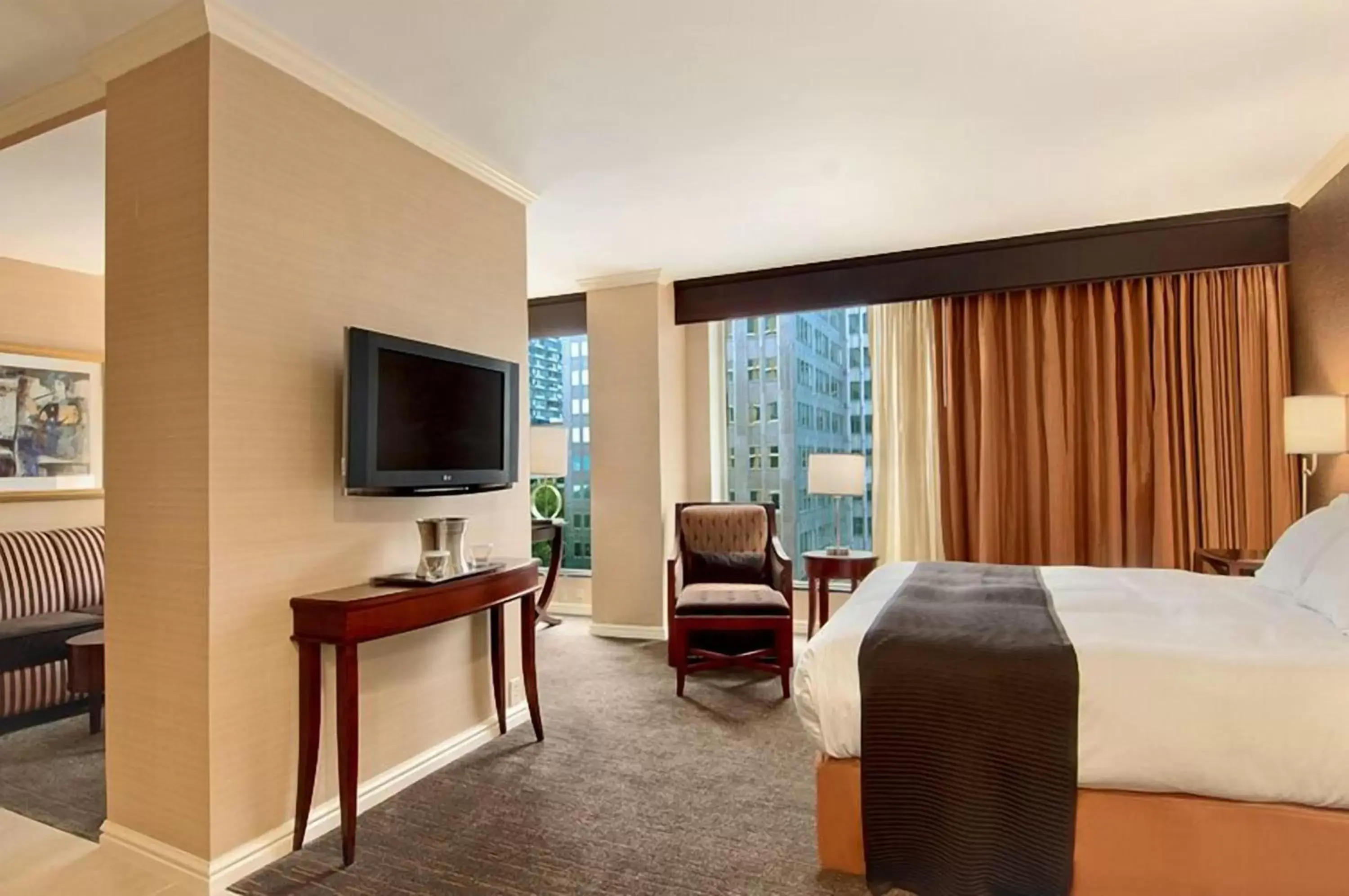 TV and multimedia, TV/Entertainment Center in Wyndham Grand Pittsburgh