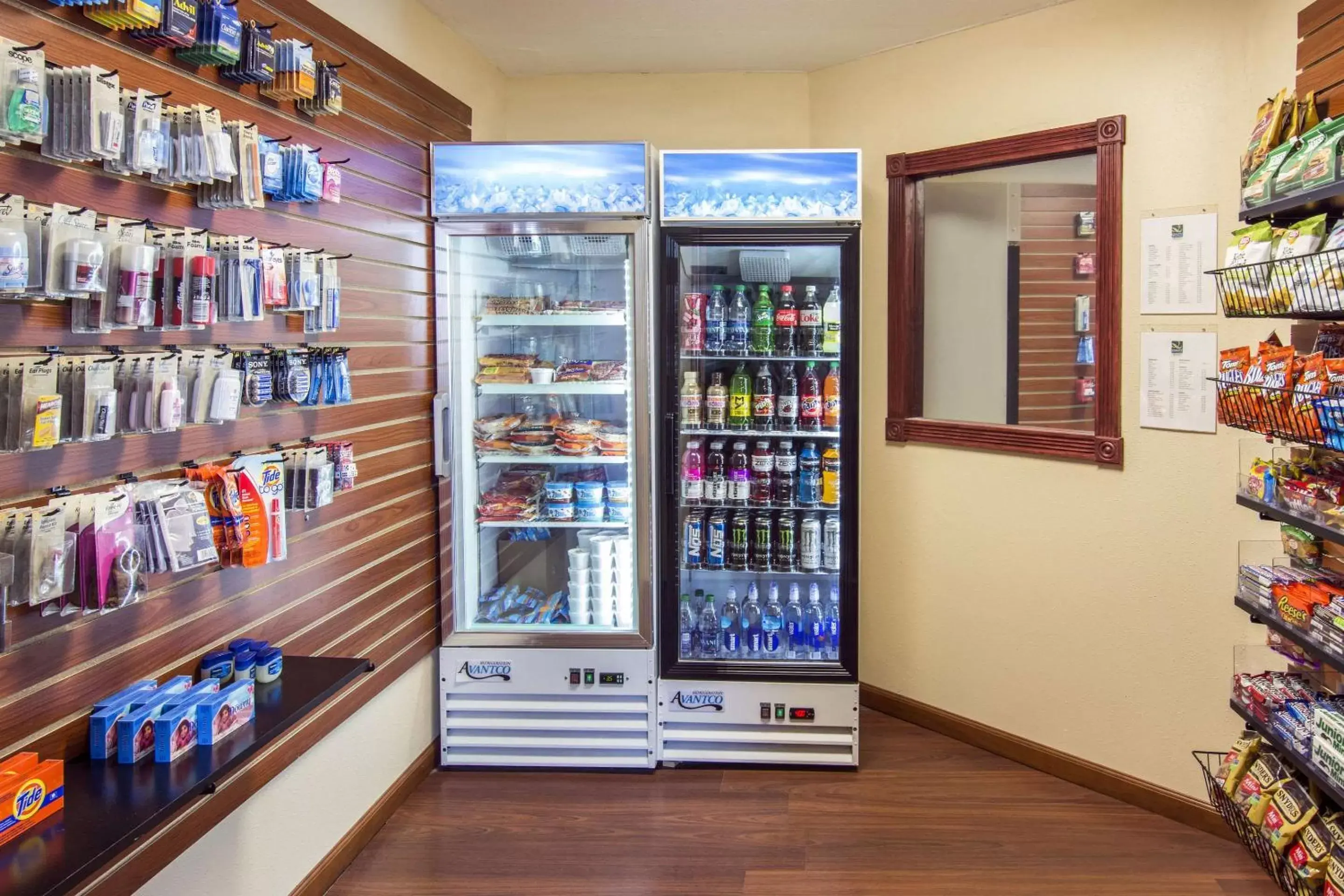 Lobby or reception, Supermarket/Shops in Quality Inn & Suites of Liberty Lake
