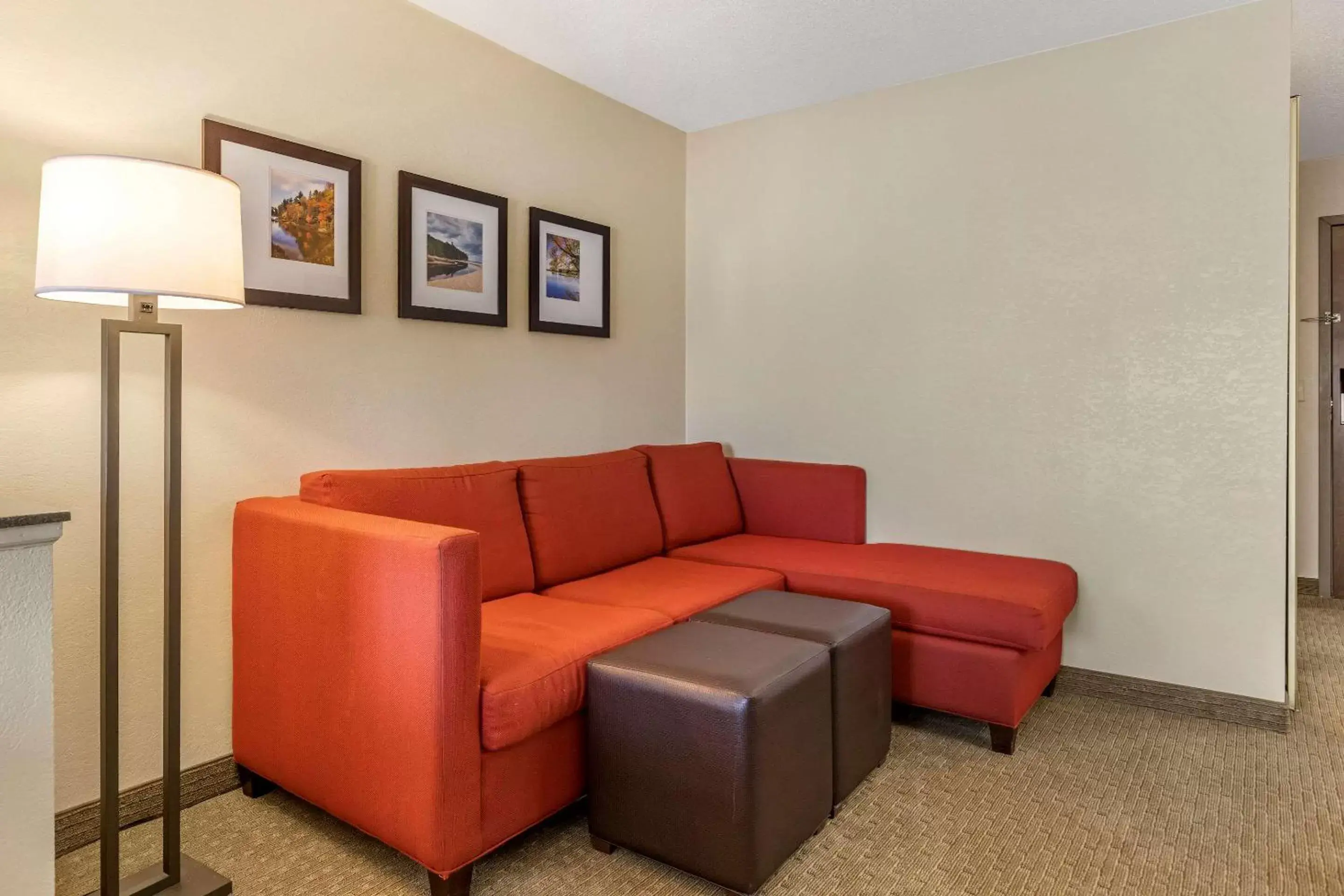 Photo of the whole room, Lobby/Reception in Comfort Suites Grand Rapids North