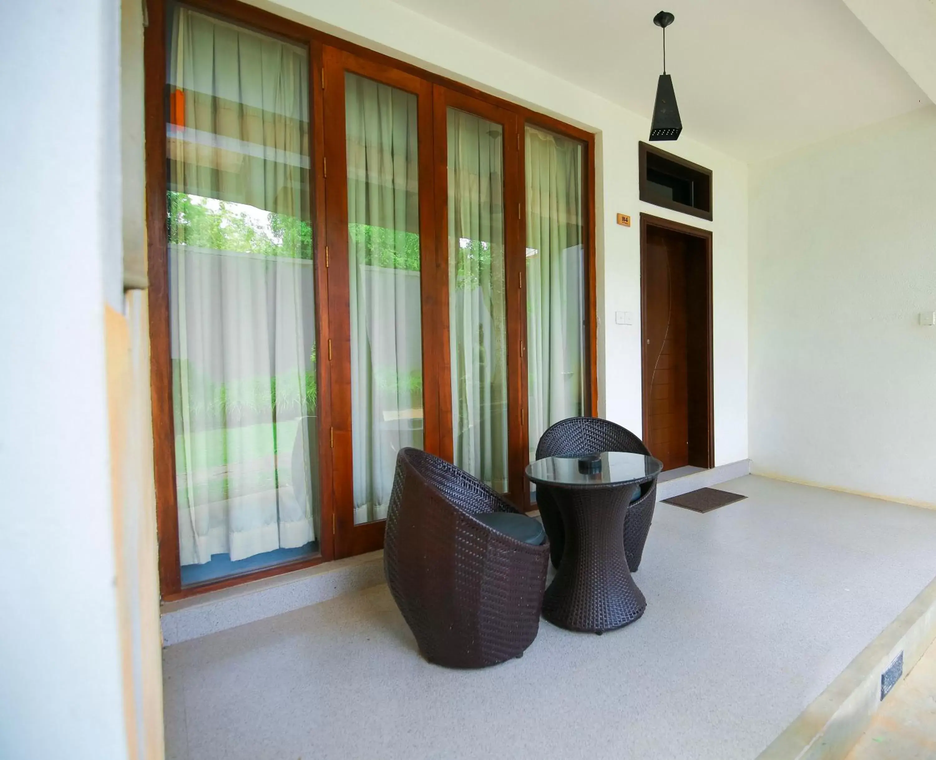 Balcony/Terrace, Seating Area in Hotel Alakamanda