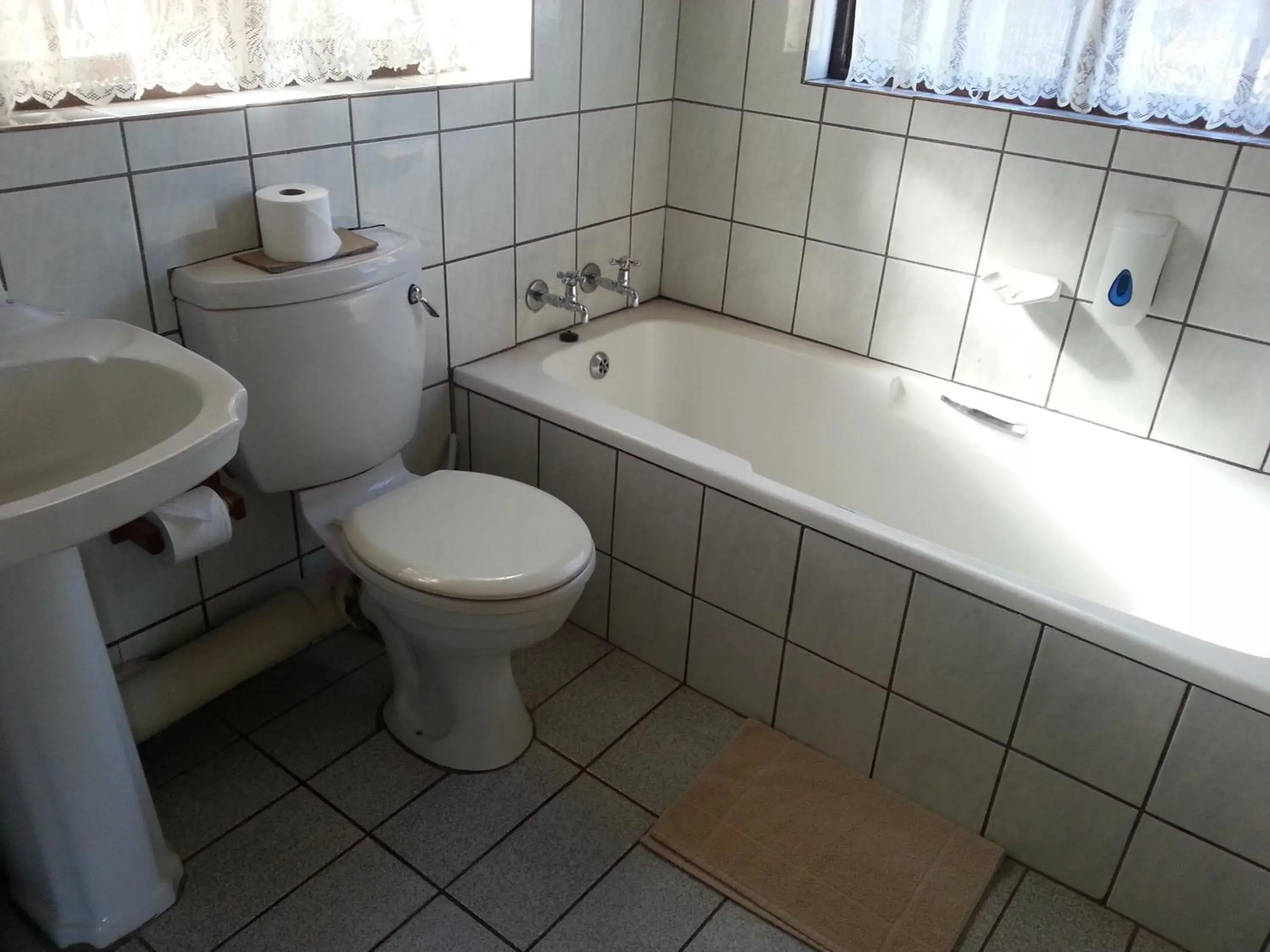 Bathroom in eBundu Lodge
