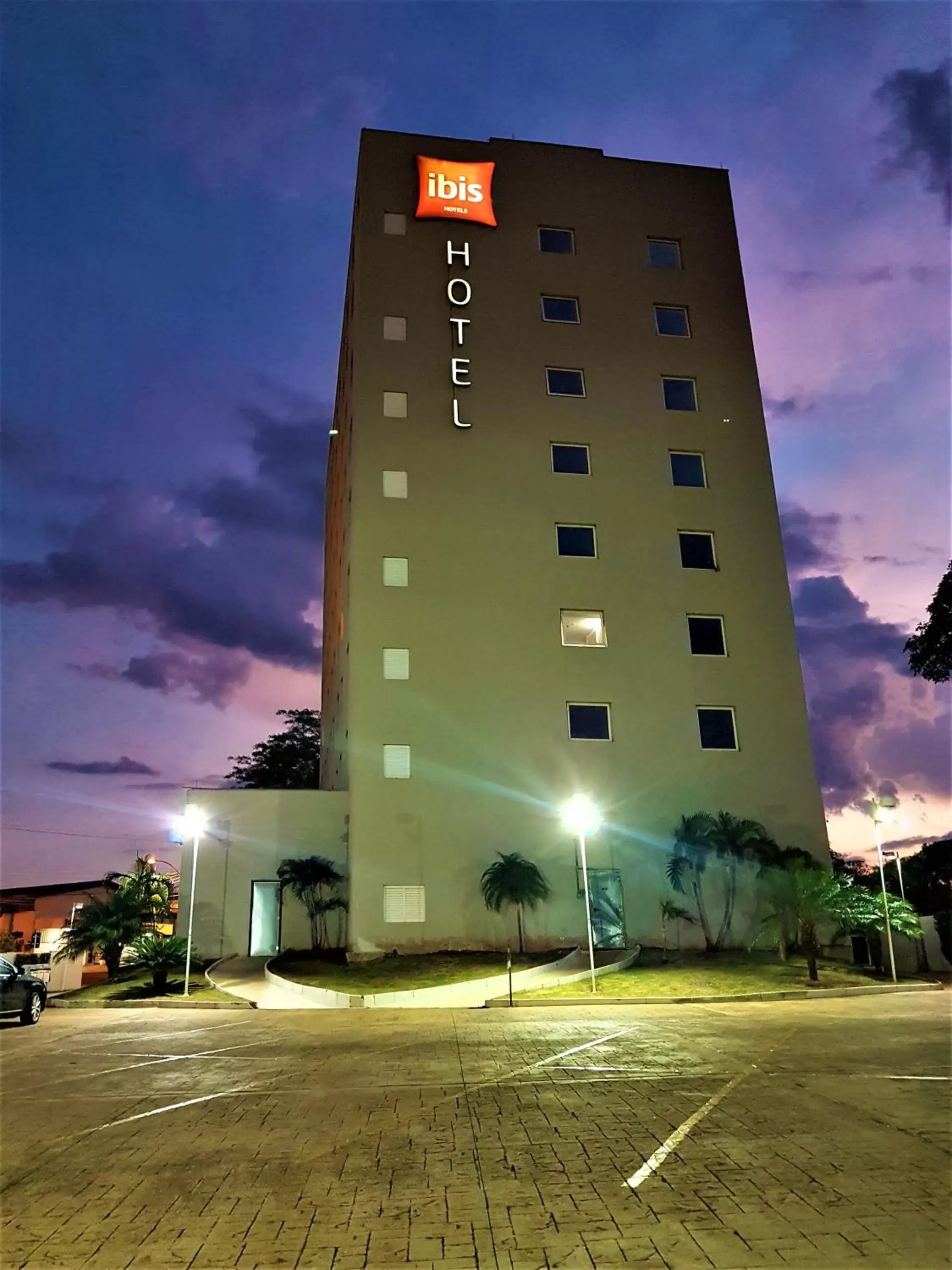 Parking, Property Building in ibis Sertaozinho