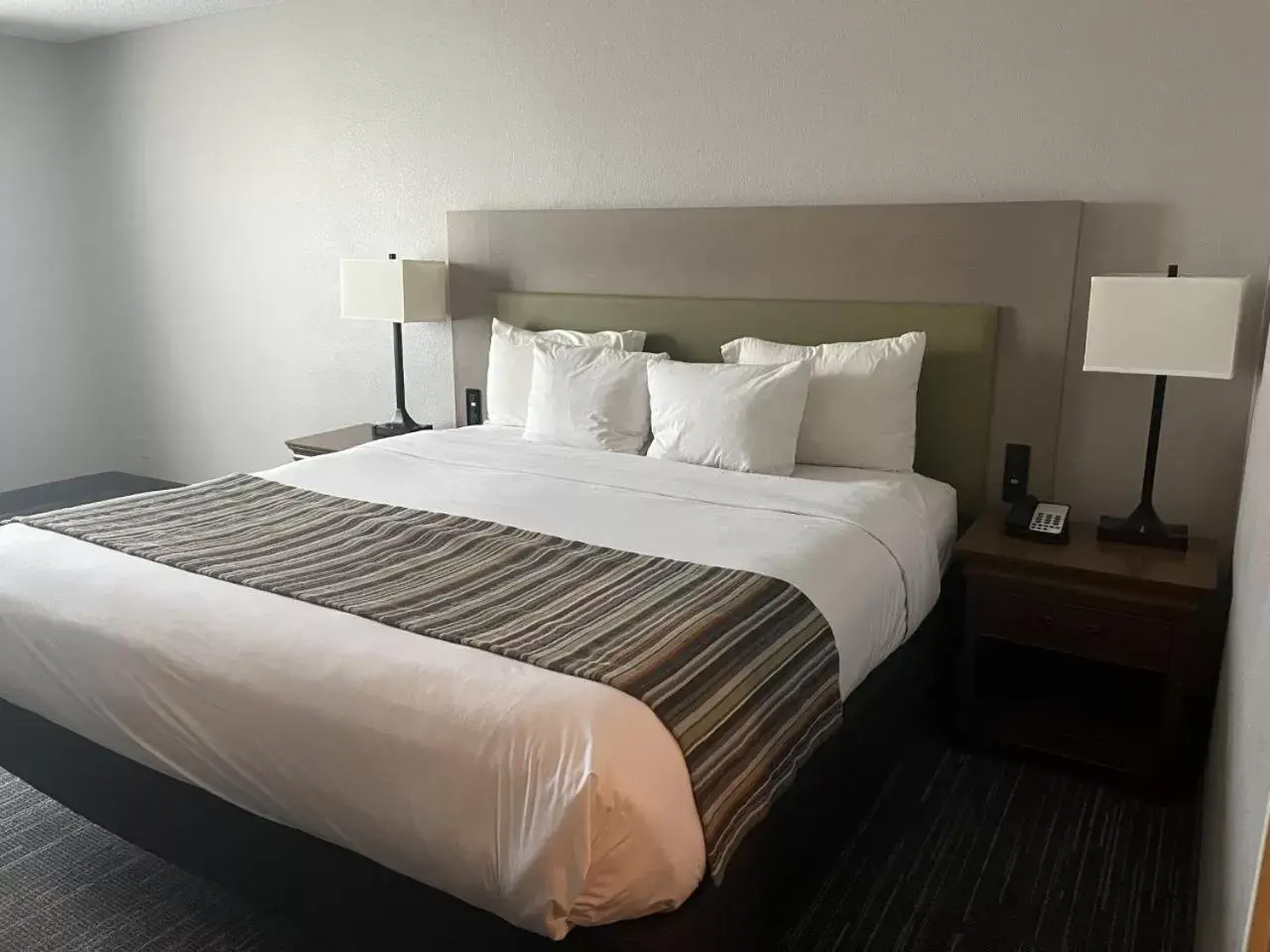 Bed in Country Inn & Suites by Radisson, Salina, KS