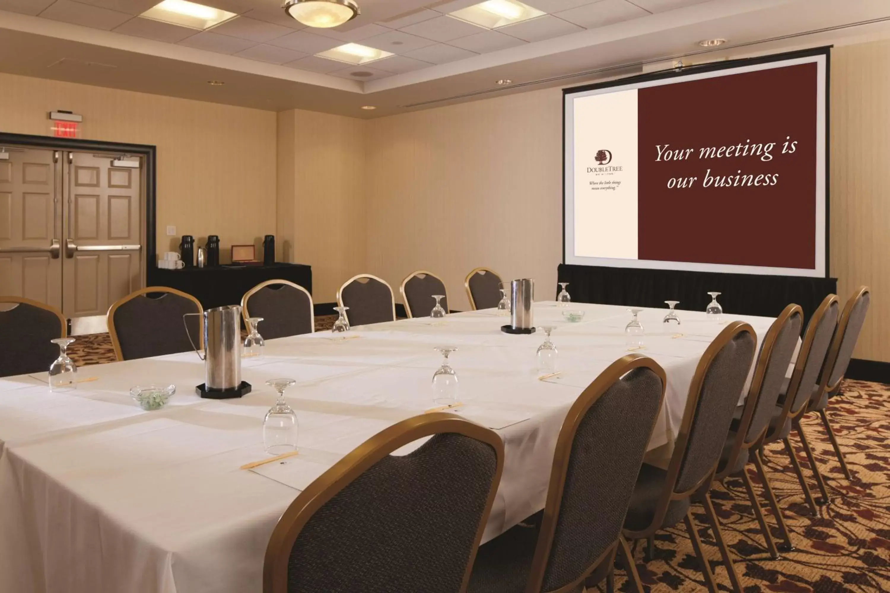 Meeting/conference room in DoubleTree by Hilton Pittsburgh Monroeville Convention Center