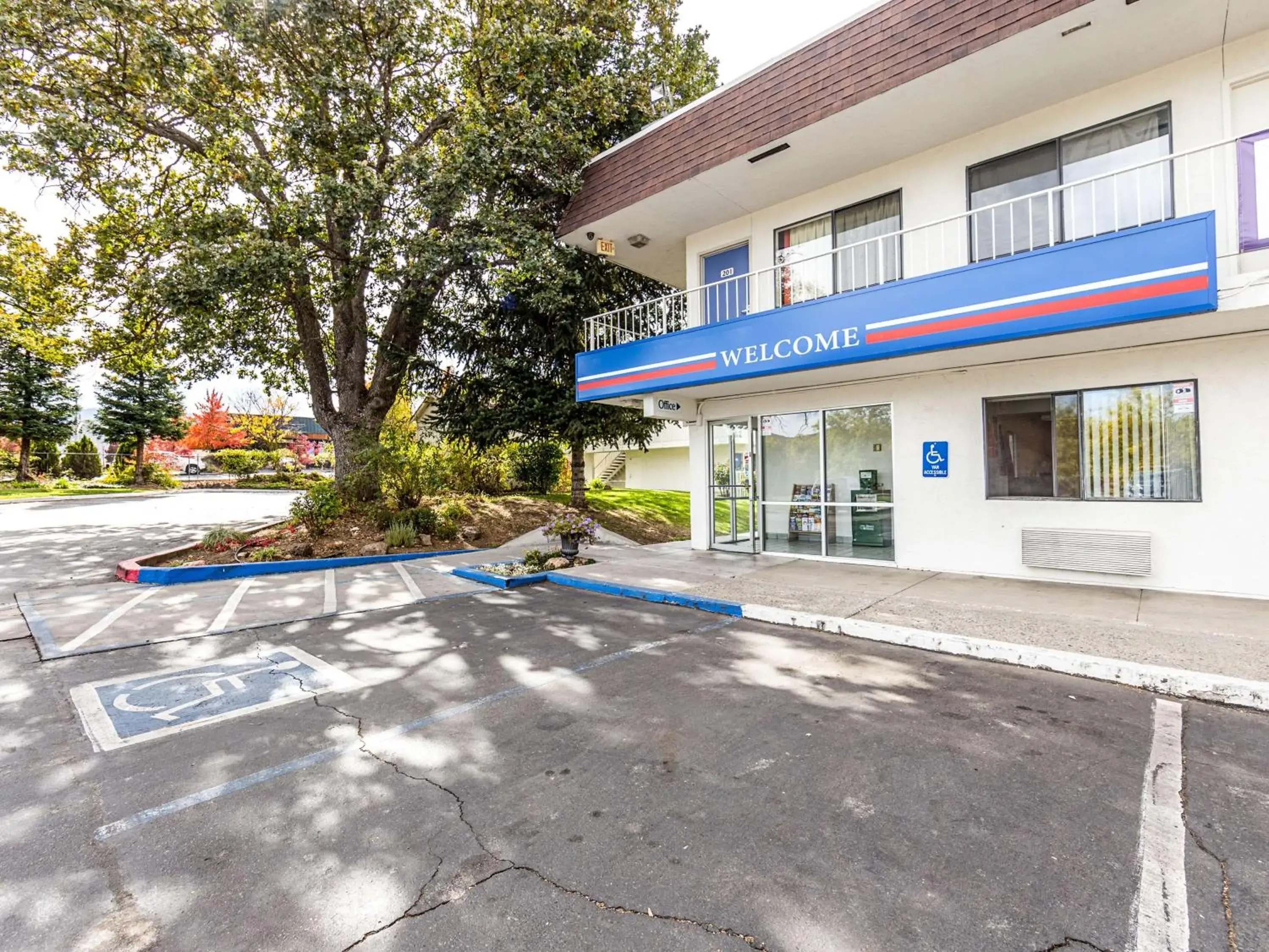 Property building, Facade/Entrance in Motel 6-Yreka, CA