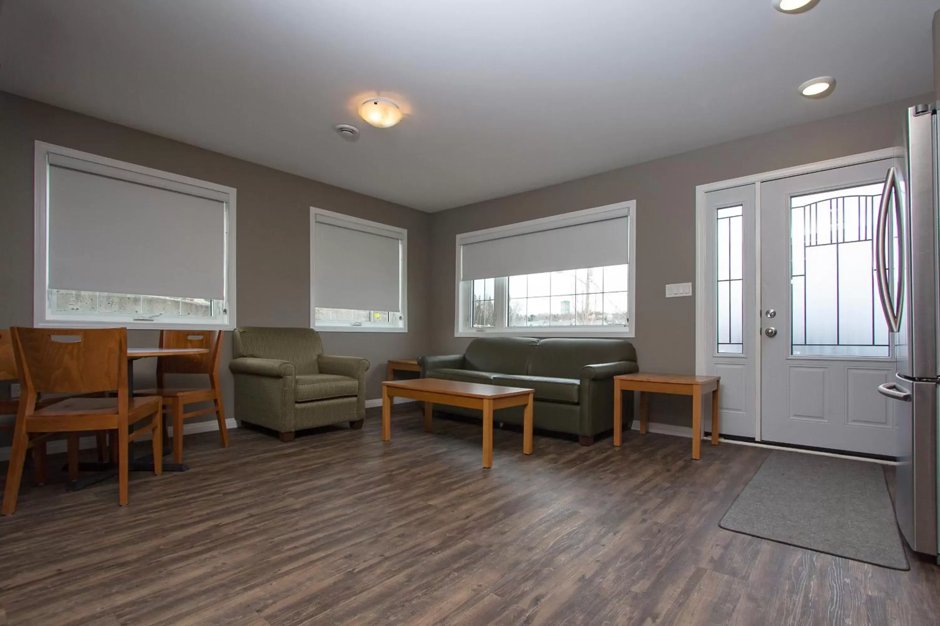 Living room, Seating Area in Howey Bay Motel