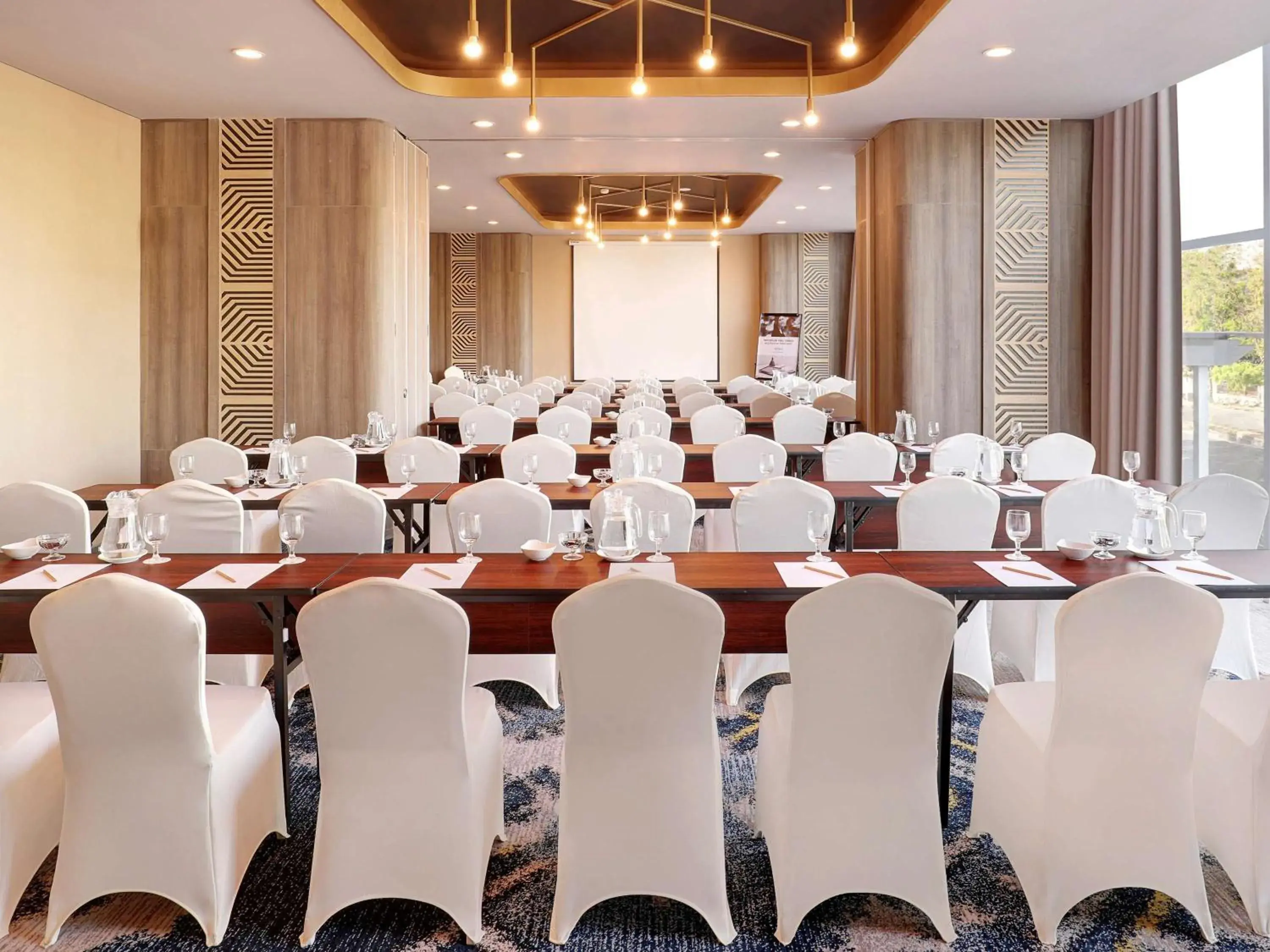 Meeting/conference room in Mercure Makassar Nexa Pettarani