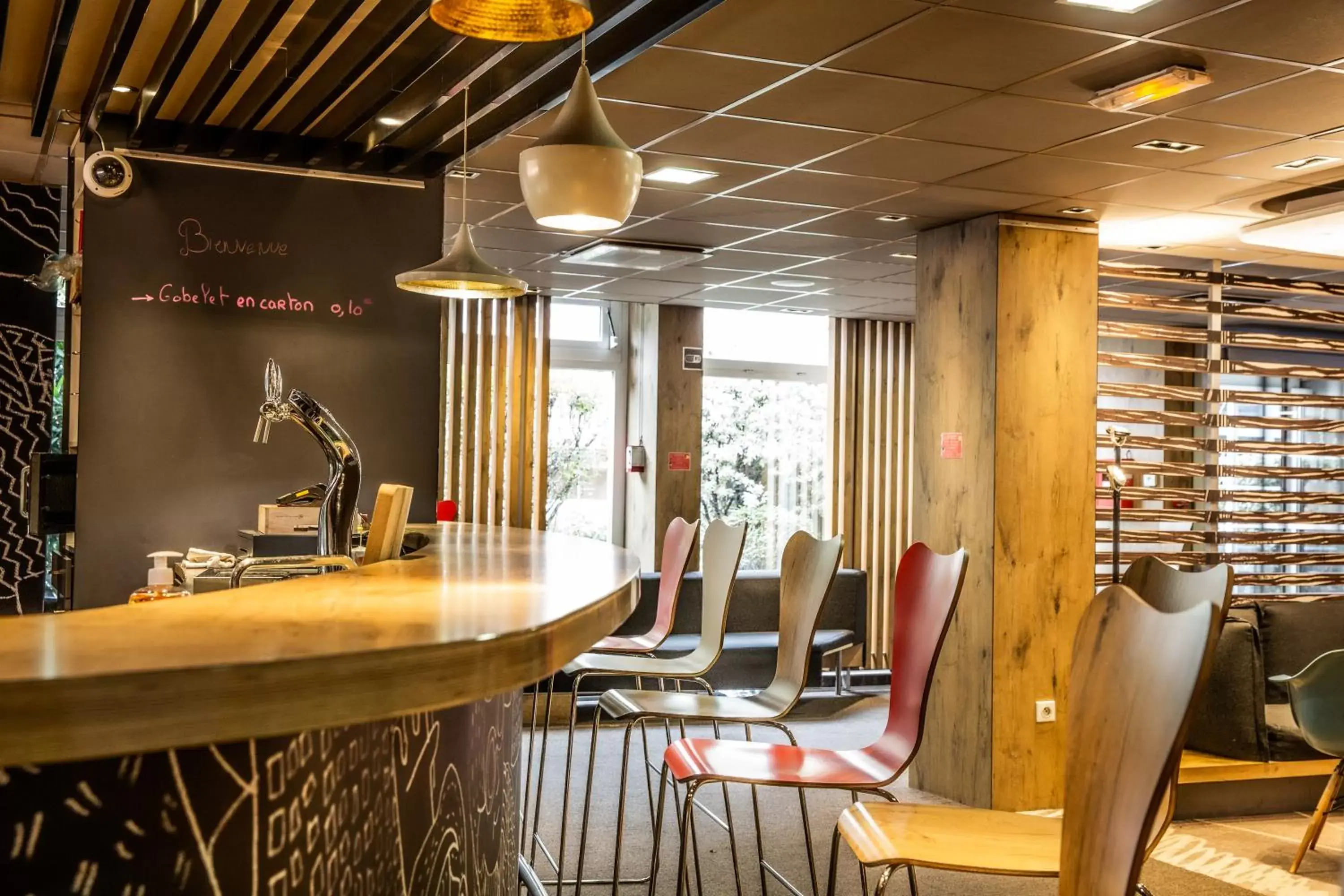 Lounge or bar, Restaurant/Places to Eat in ibis Paris Porte D'Orleans