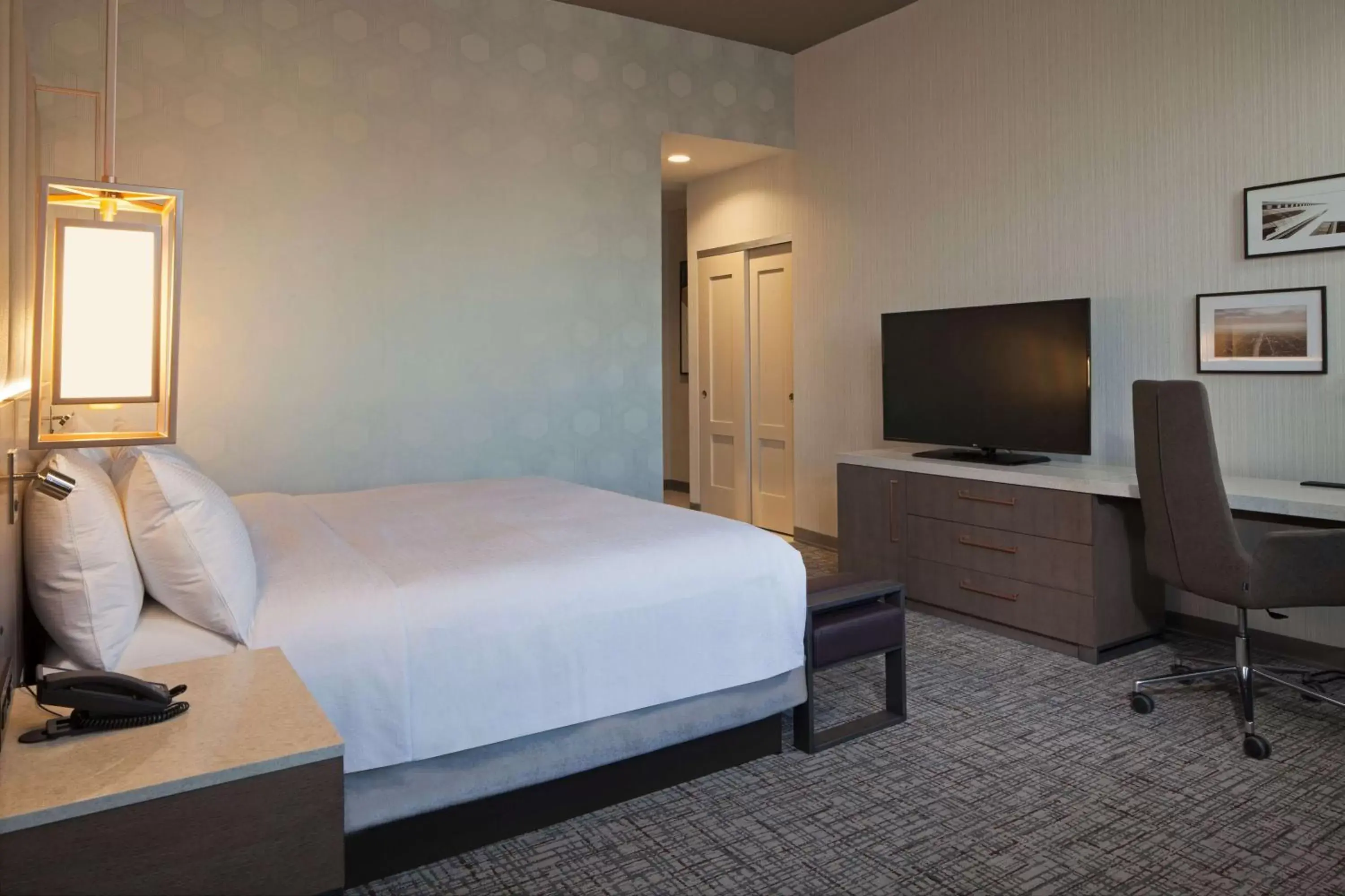 Bed in H Hotel Los Angeles, Curio Collection By Hilton