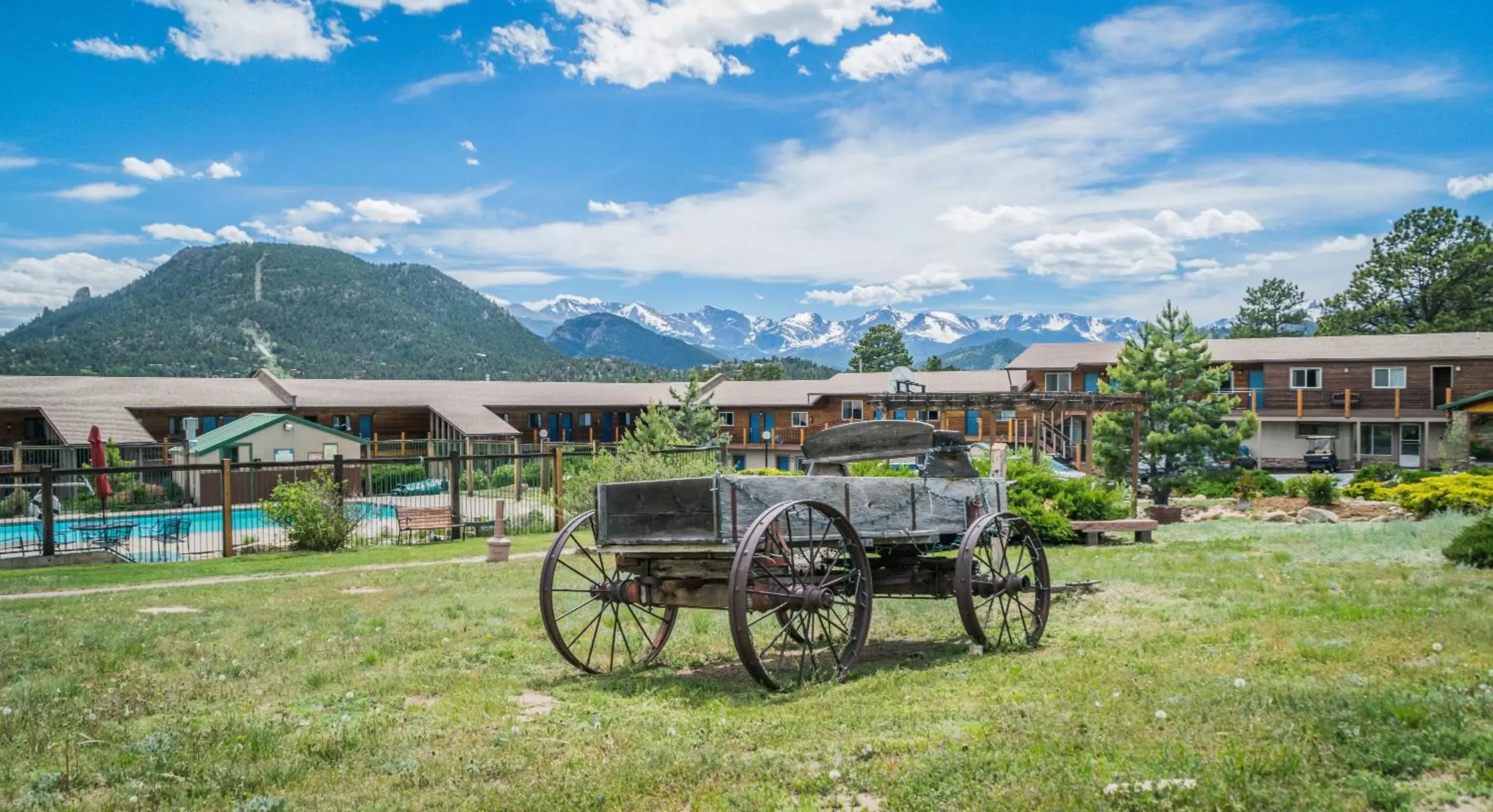 Inner courtyard view in Blue Door Inn Inner courtyard view in Blue Door Inn
