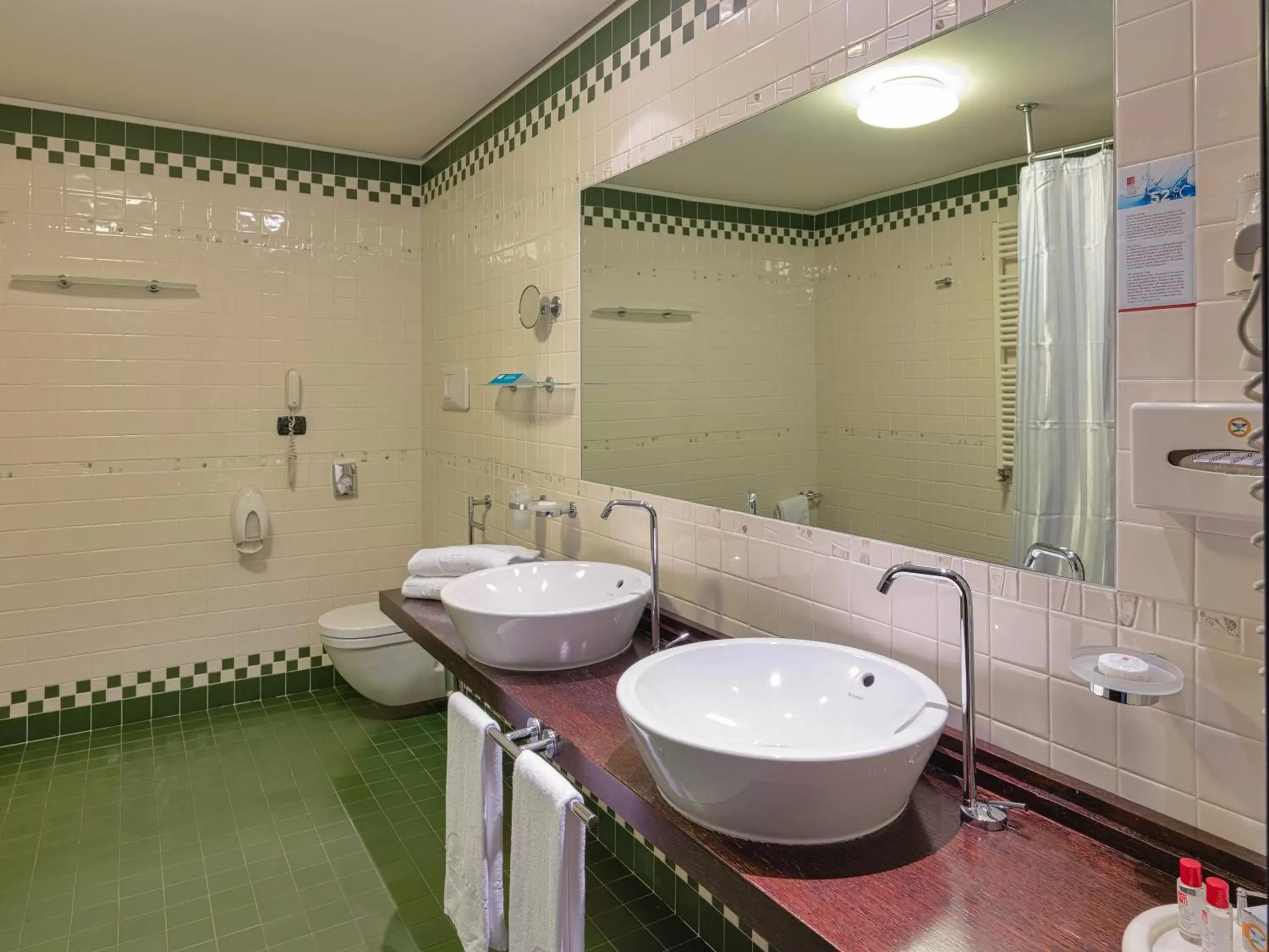 Bathroom in Active Hotel Paradiso & Golf
