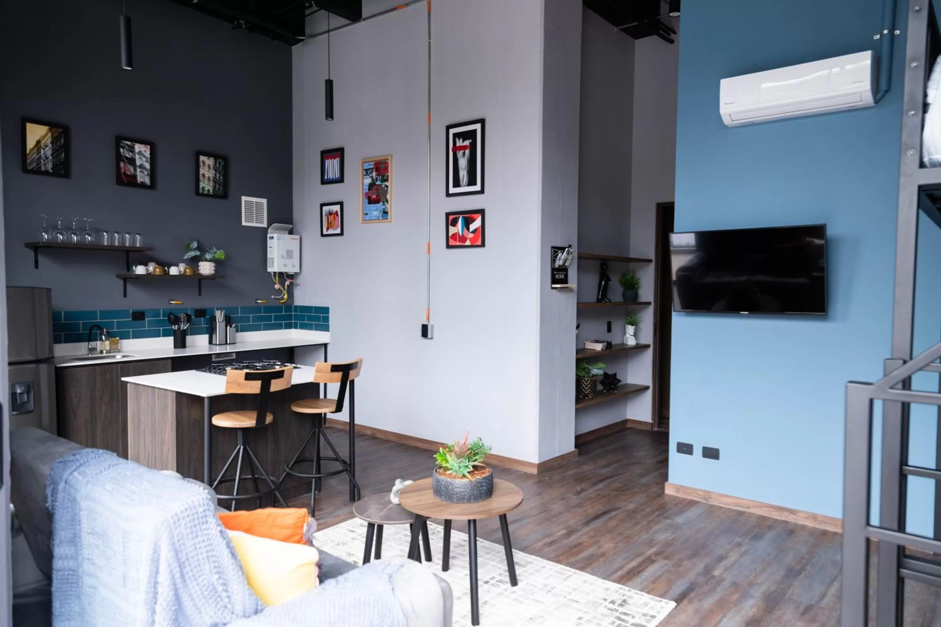 TV and multimedia in Royal Living Poblado