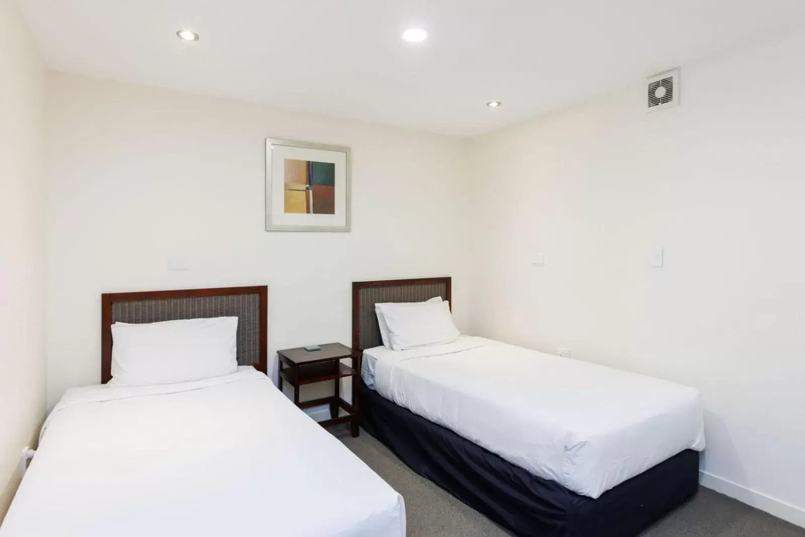 Photo of the whole room, Bed in Fitzherbert Regency Motor Lodge