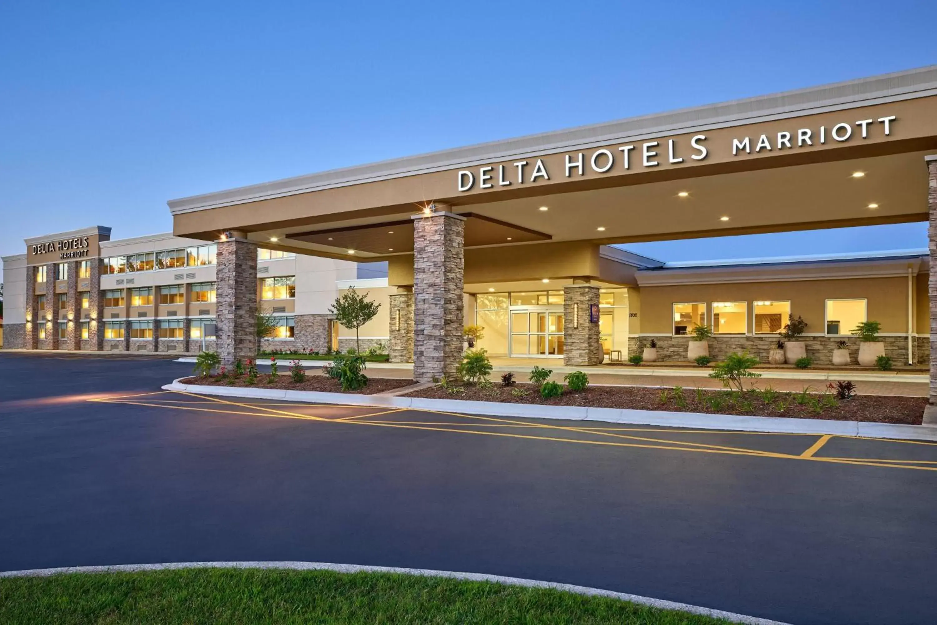 Property building in Delta Hotels by Marriott Chicago Willowbrook