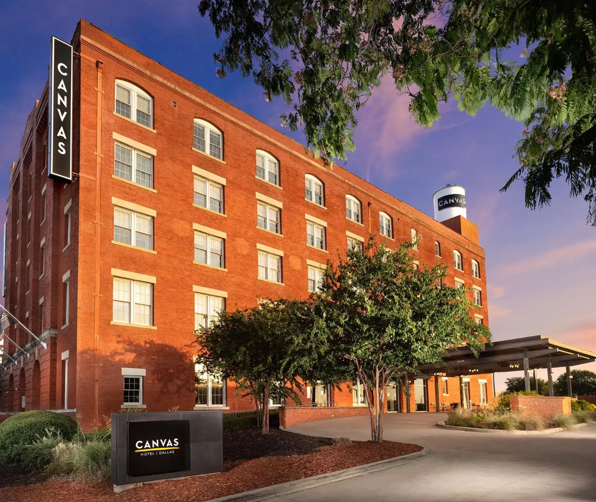 Facade/entrance, Property Building in Canvas Hotel Dallas