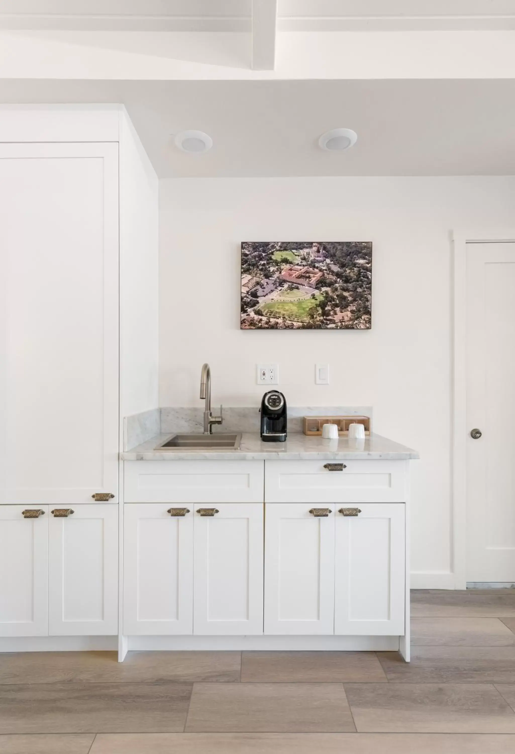 Coffee/tea facilities, Kitchen/Kitchenette in The Franciscan Hotel