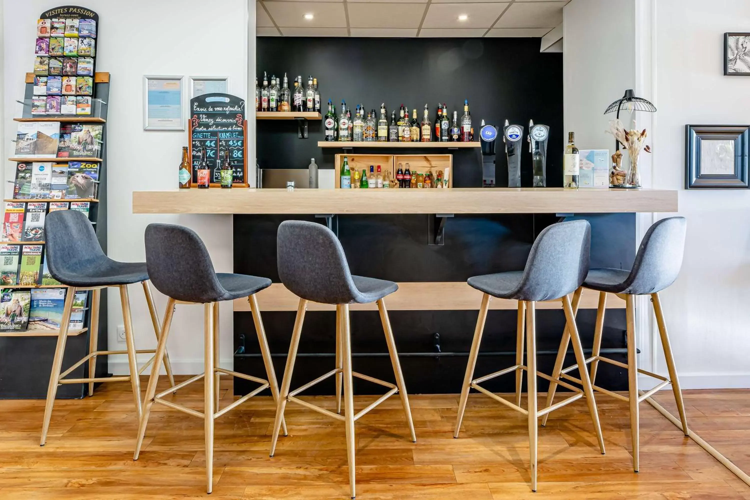 Lounge or bar, Lounge/Bar in Sure Hotel by Best Western Bordeaux Lac