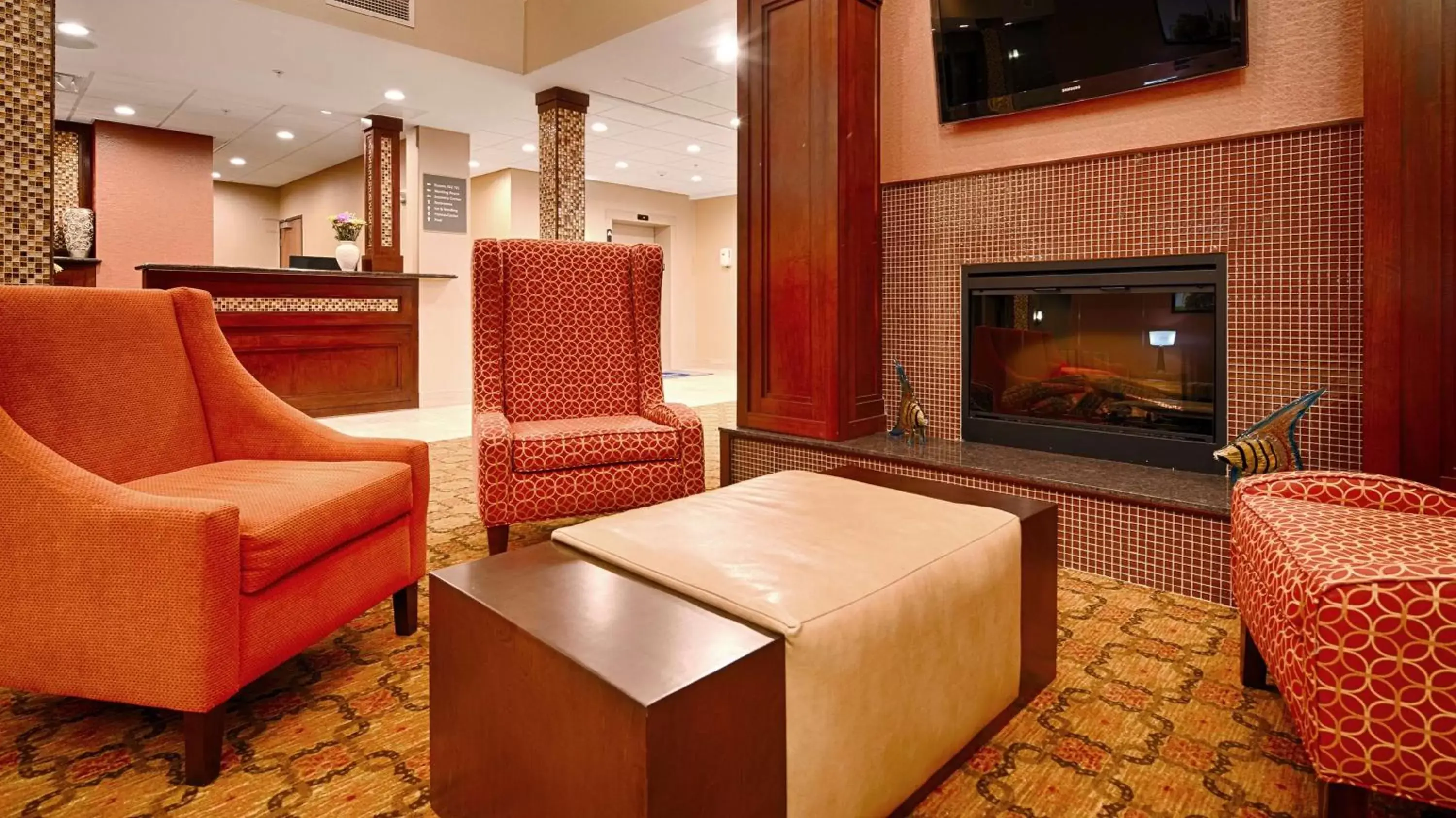 Lobby or reception, Seating Area in Best Western Plus Finger Lakes Inn & Suites