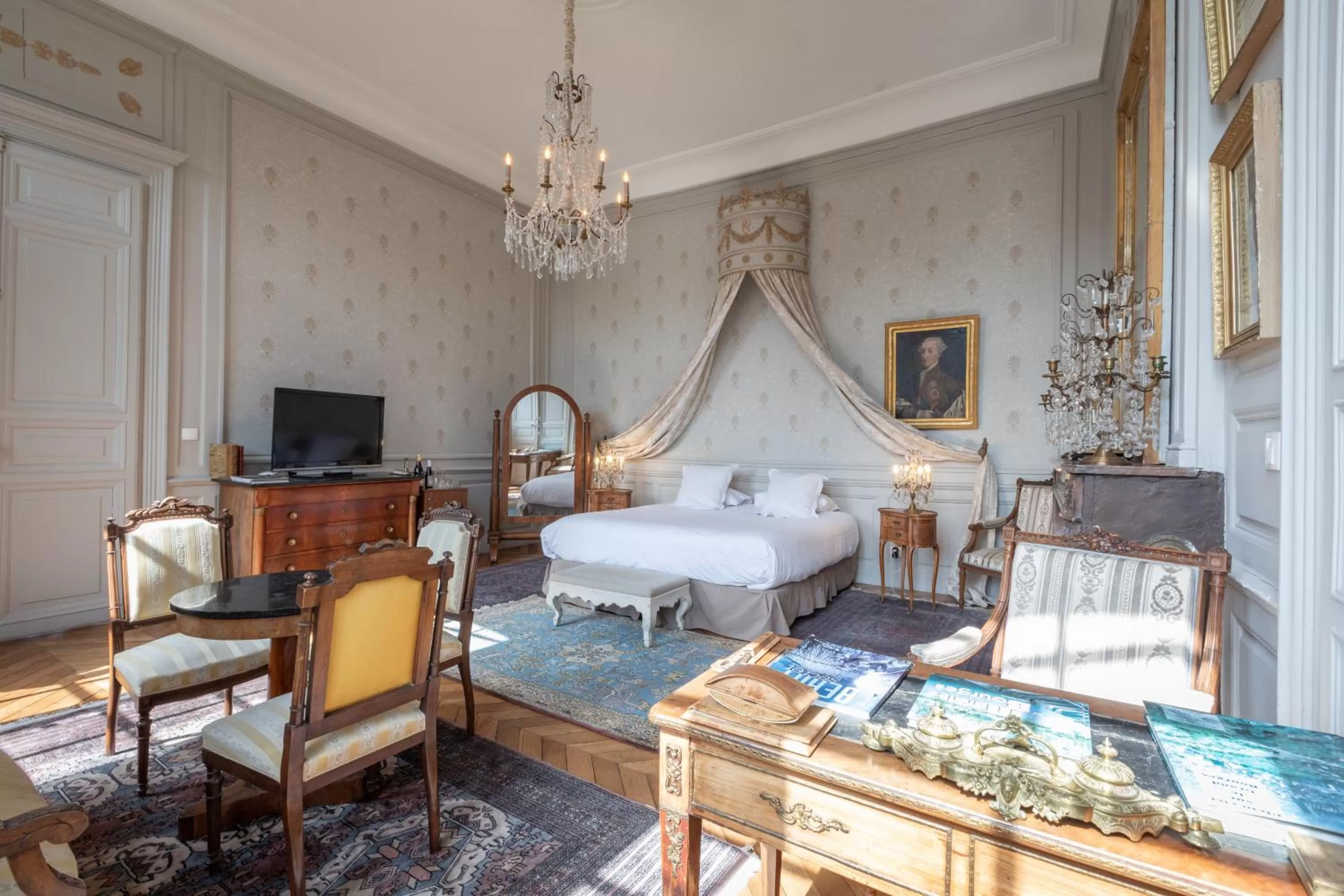 Bed in L'Hotel de Panette, Un exceptionnel château en coeur de ville