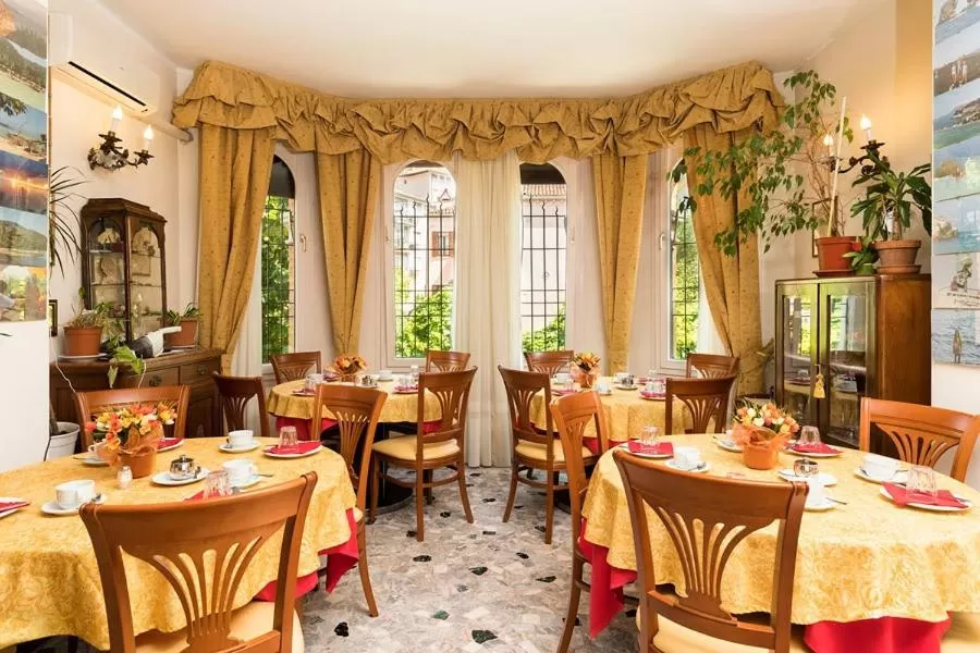 Restaurant/places to eat in Villa Albertina