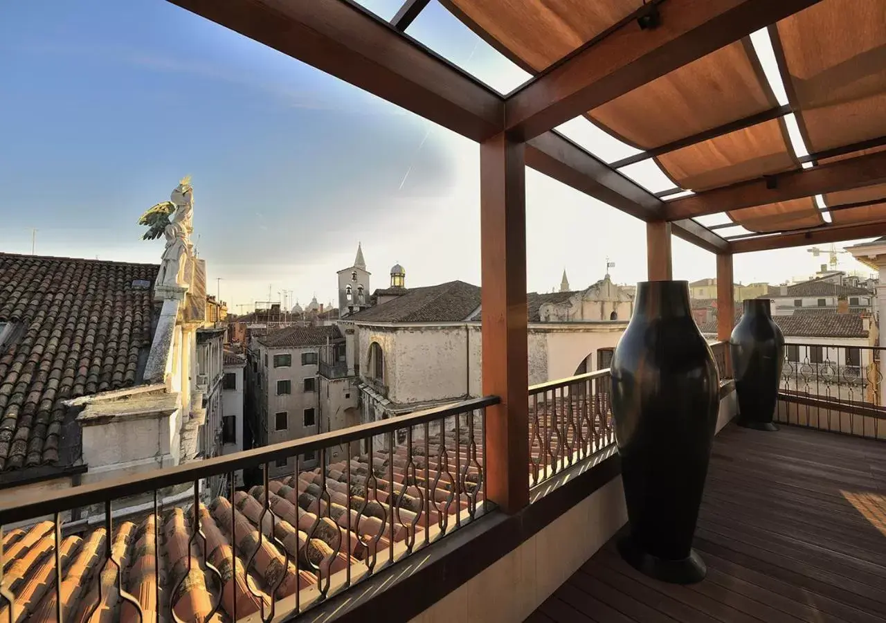 Patio in Al Theatro Palace