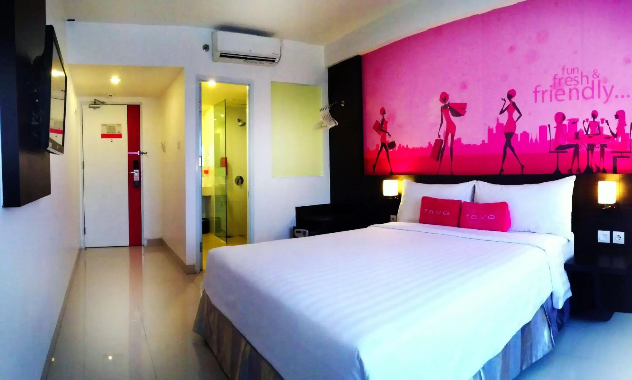 Bedroom, Bed in favehotel Kelapa Gading