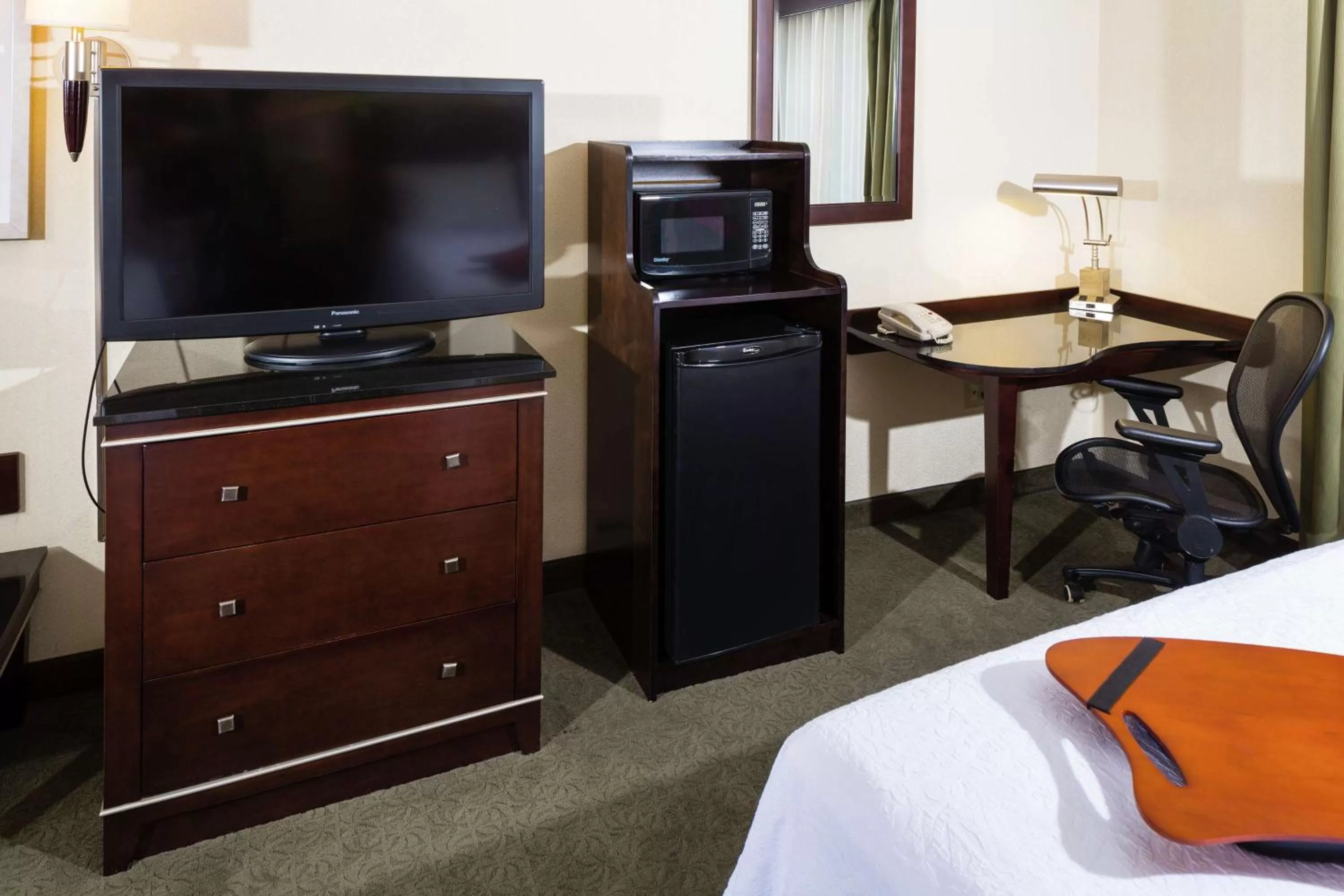 Living room, Bed in Hampton Inn & Suites Las Vegas South