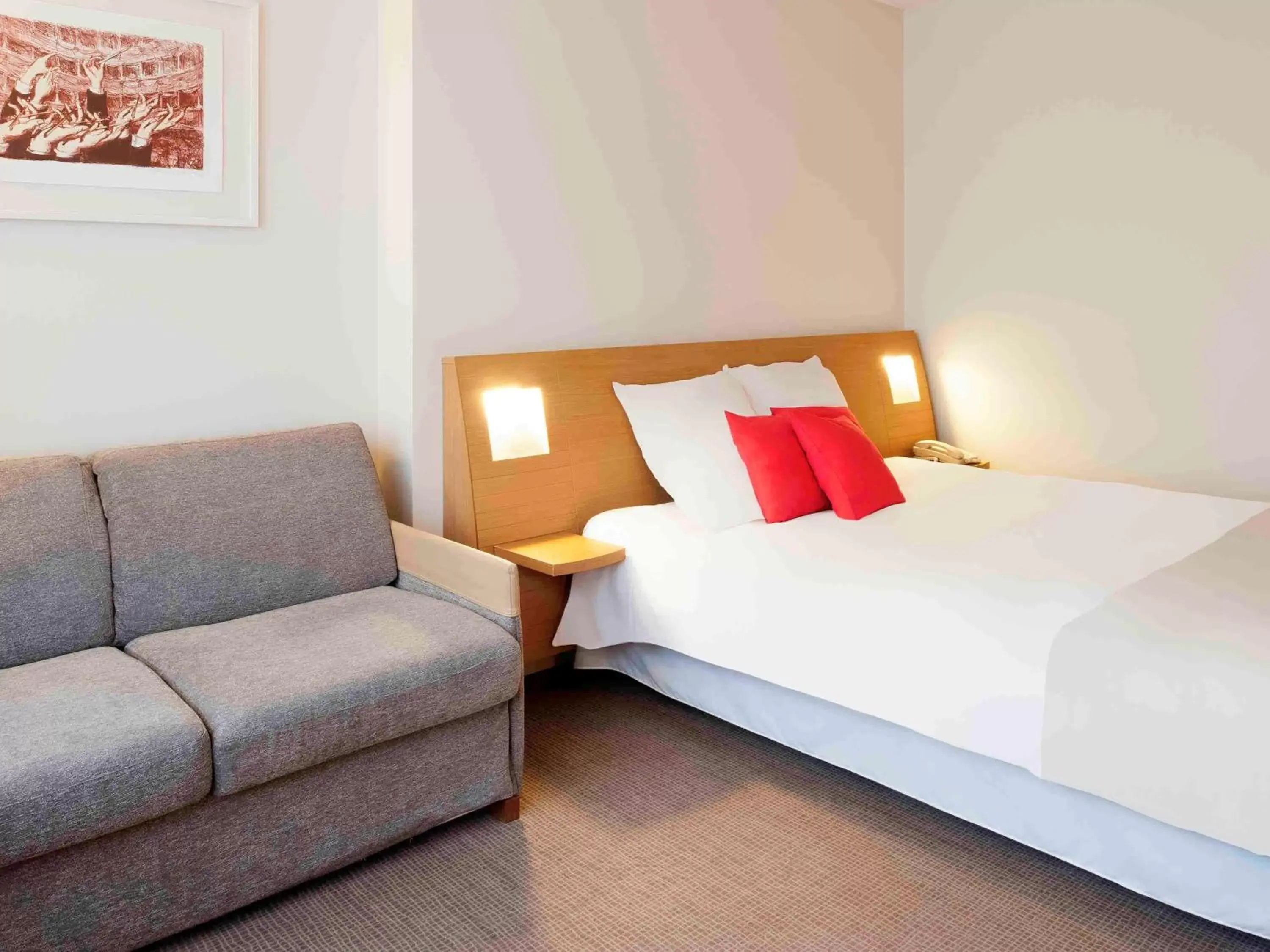 Photo of the whole room, Bed in Novotel Lille Centre Gares