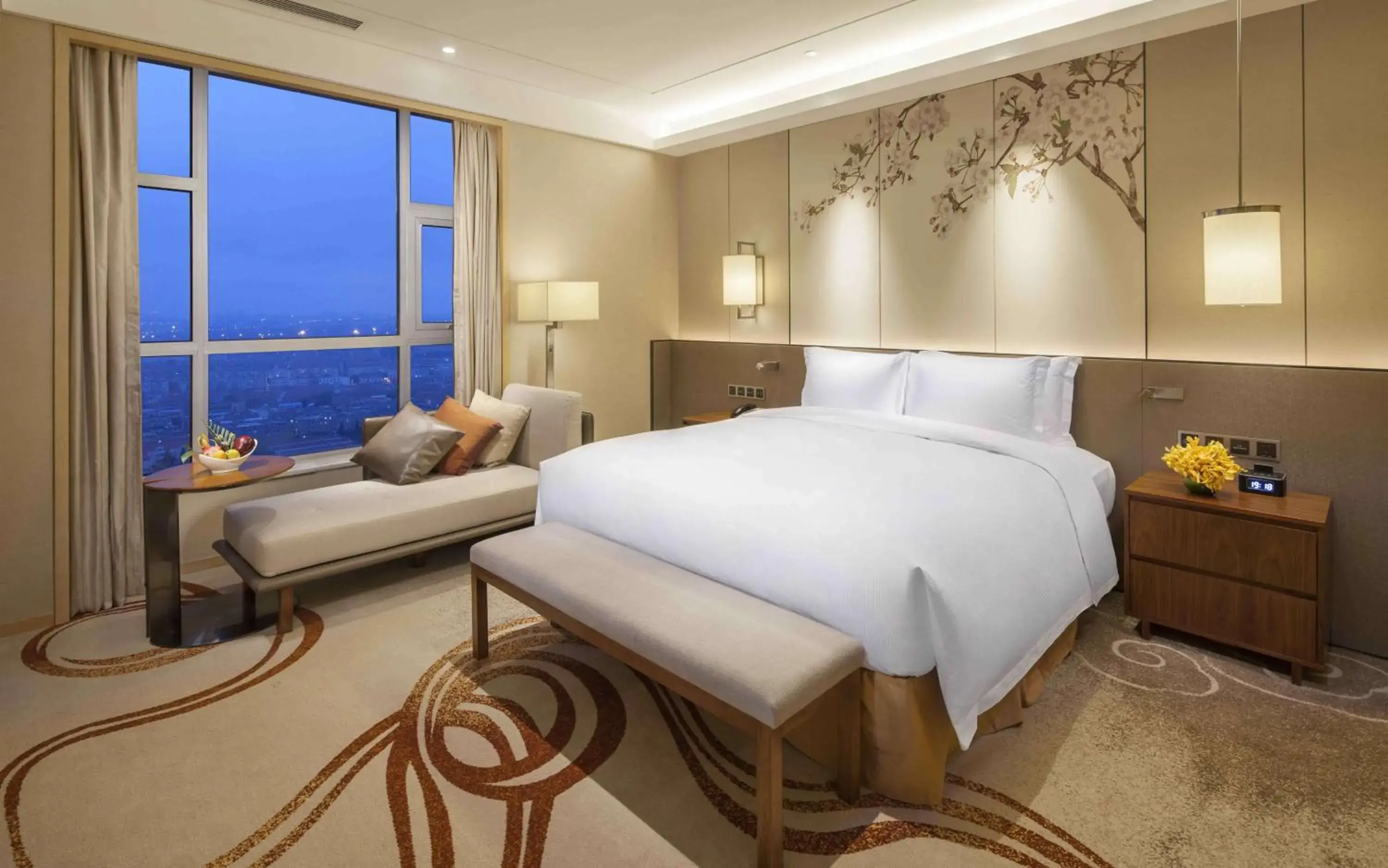 Living room, Bed in DoubleTree by Hilton Hotel Qingdao-Jimo Ancient City
