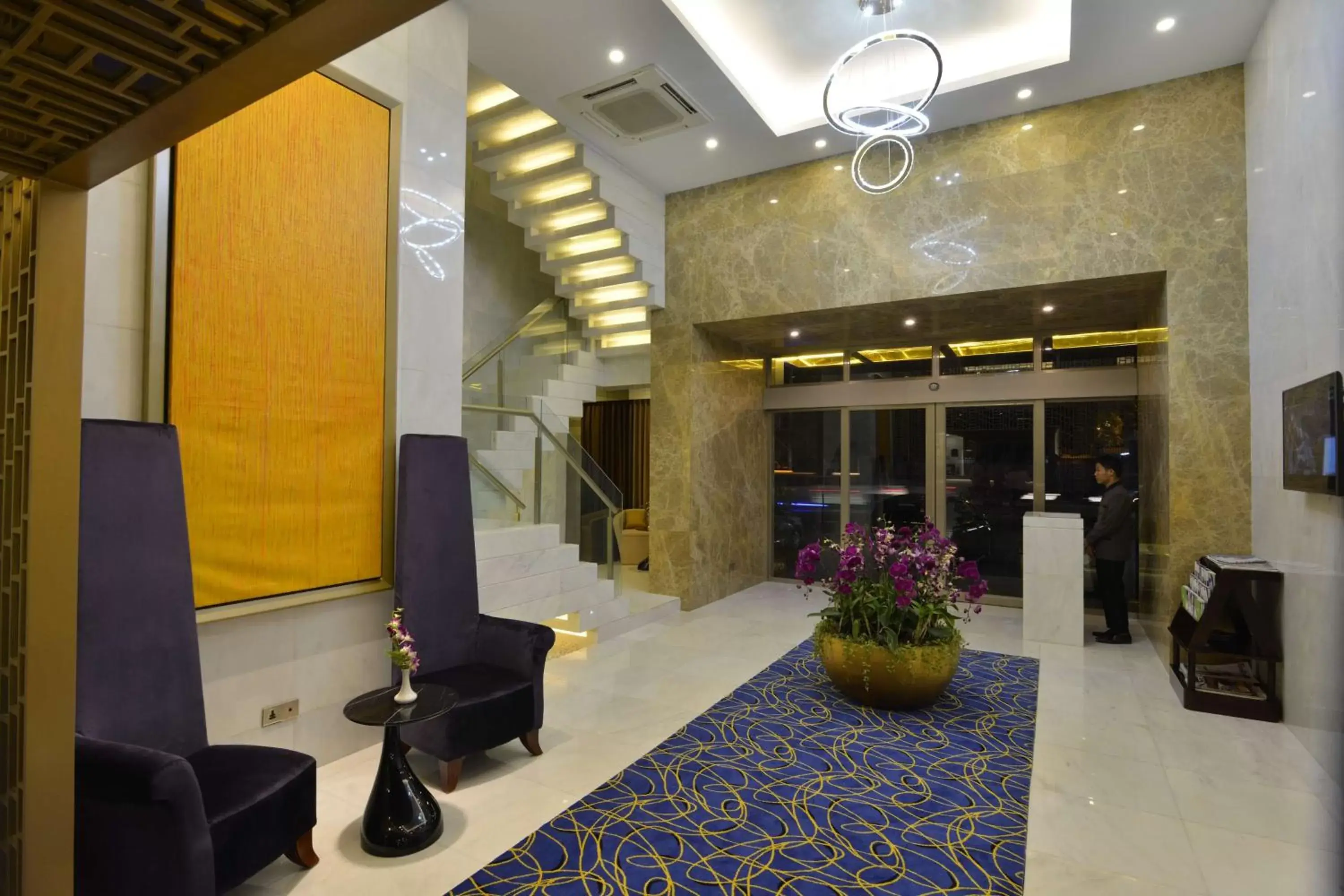 Lobby or reception in Best Western Chinatown Hotel