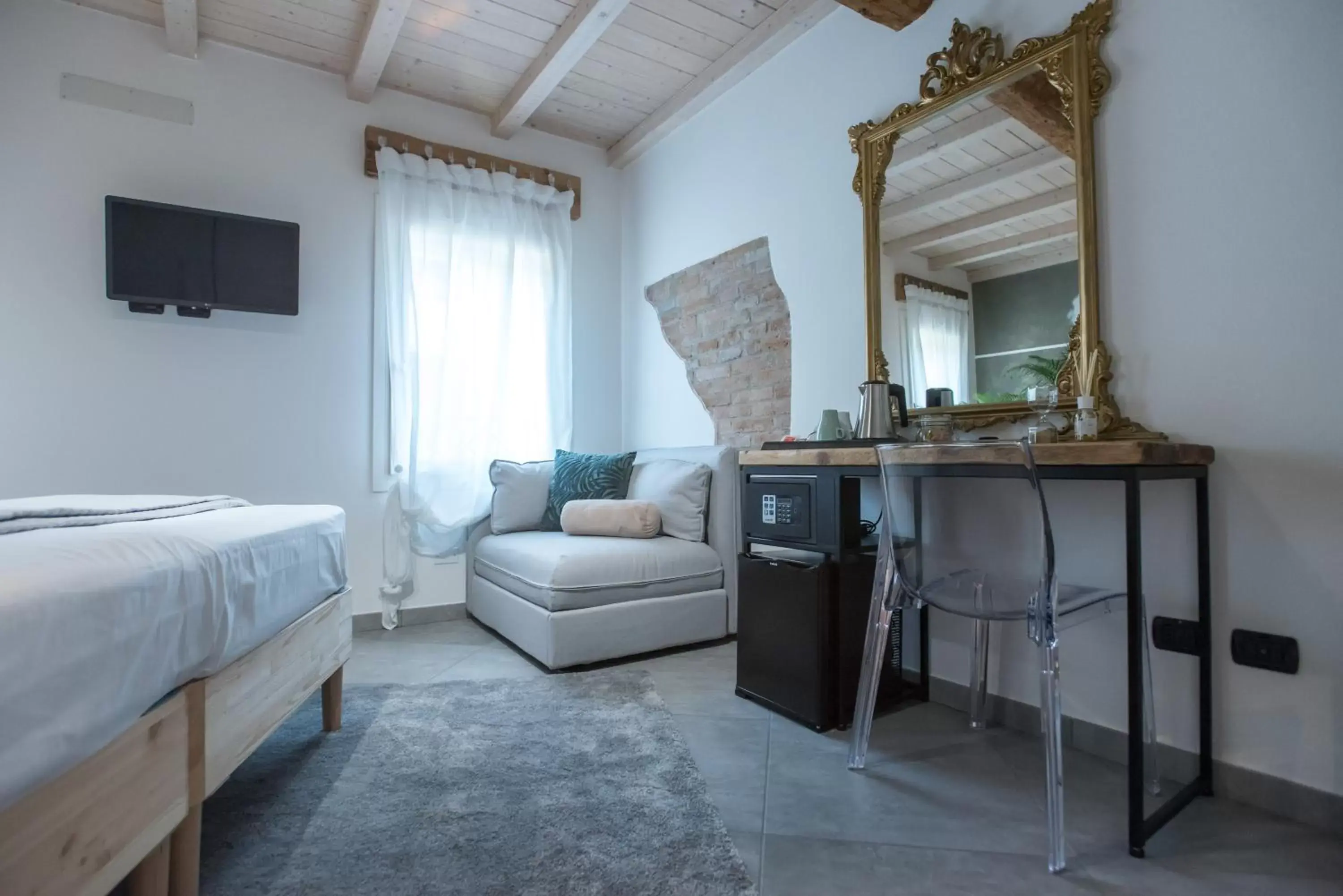 Bedroom, TV/Entertainment Center in Luna Sul Tetto