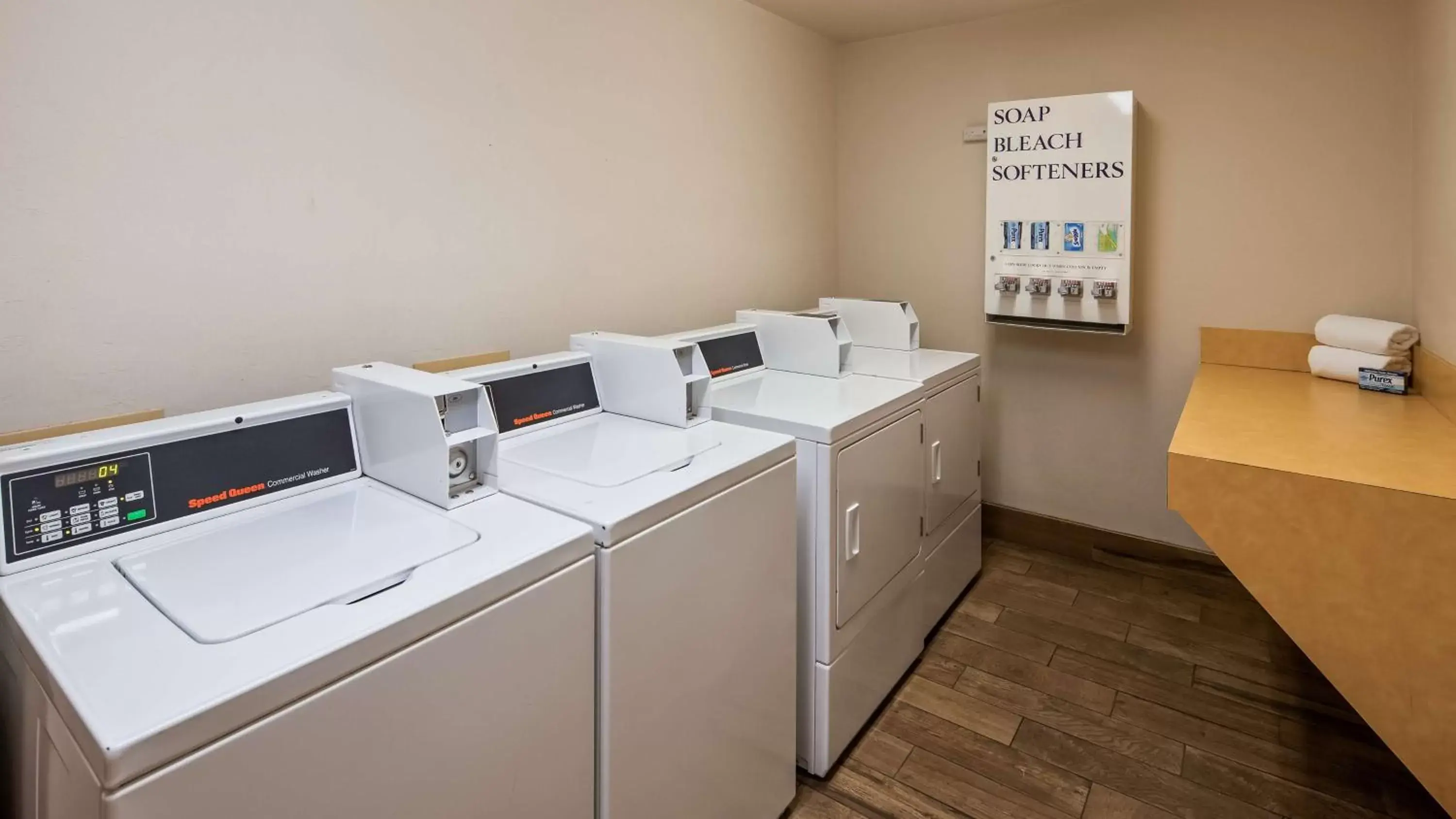 On site, Kitchen/Kitchenette in SureStay Hotel by Best Western Ellensburg