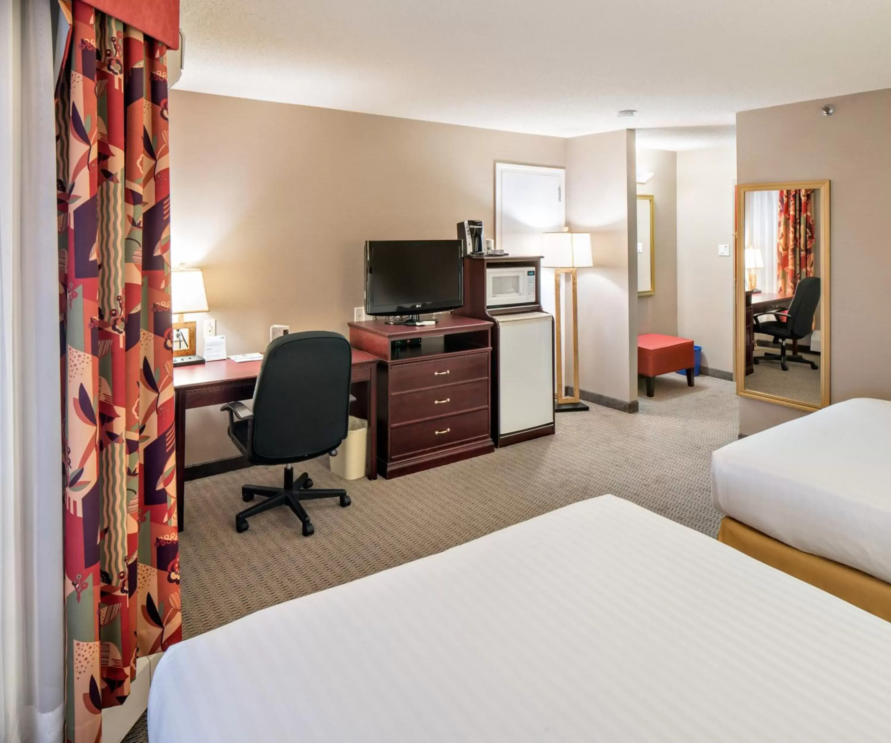 Photo of the whole room, Bed in Holiday Inn Express Red Deer by IHG Photo of the whole room, Bed in Holiday Inn Express Red Deer by IHG