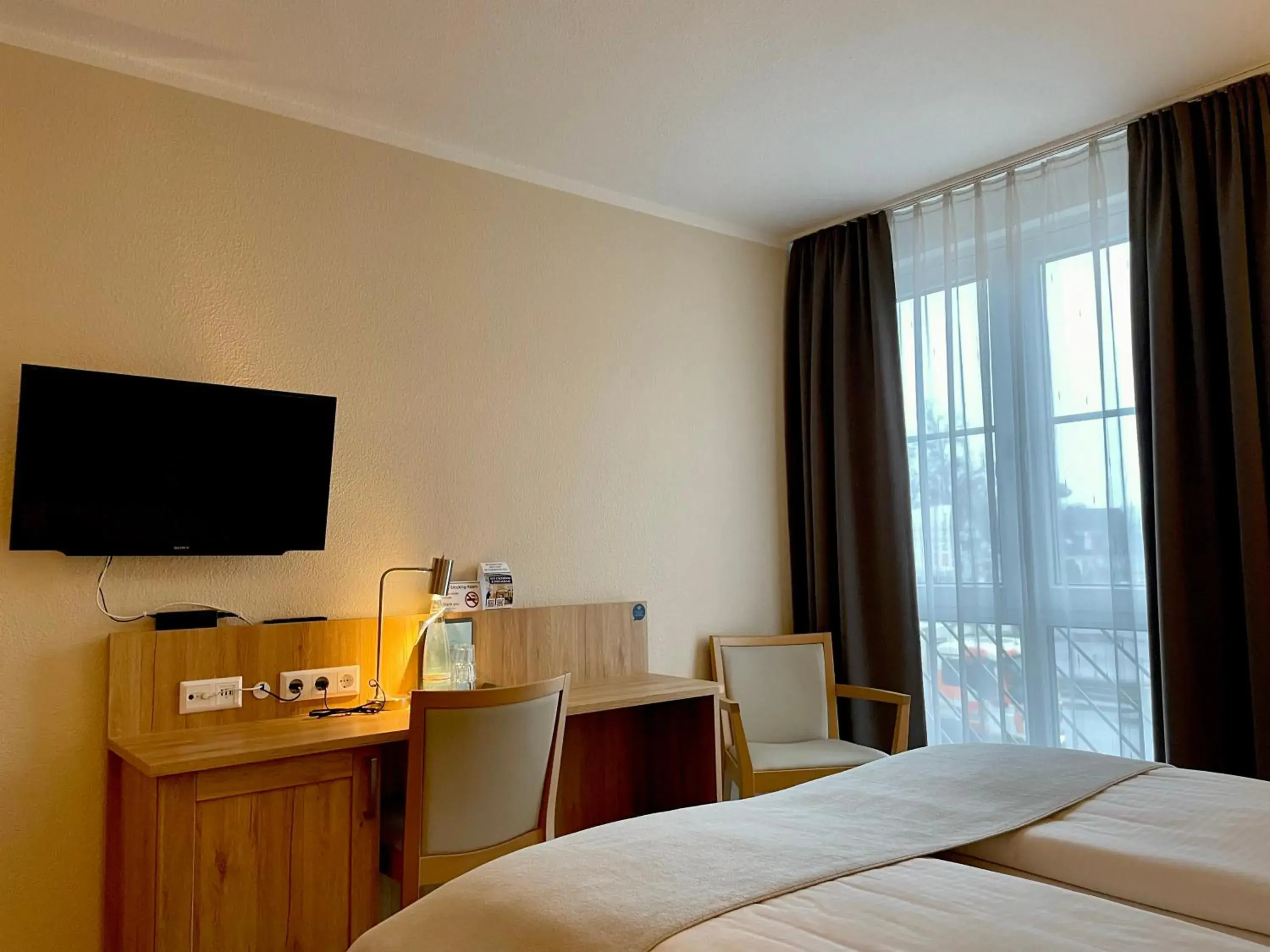 Photo of the whole room, TV/Entertainment Center in Businesshotel Berlin