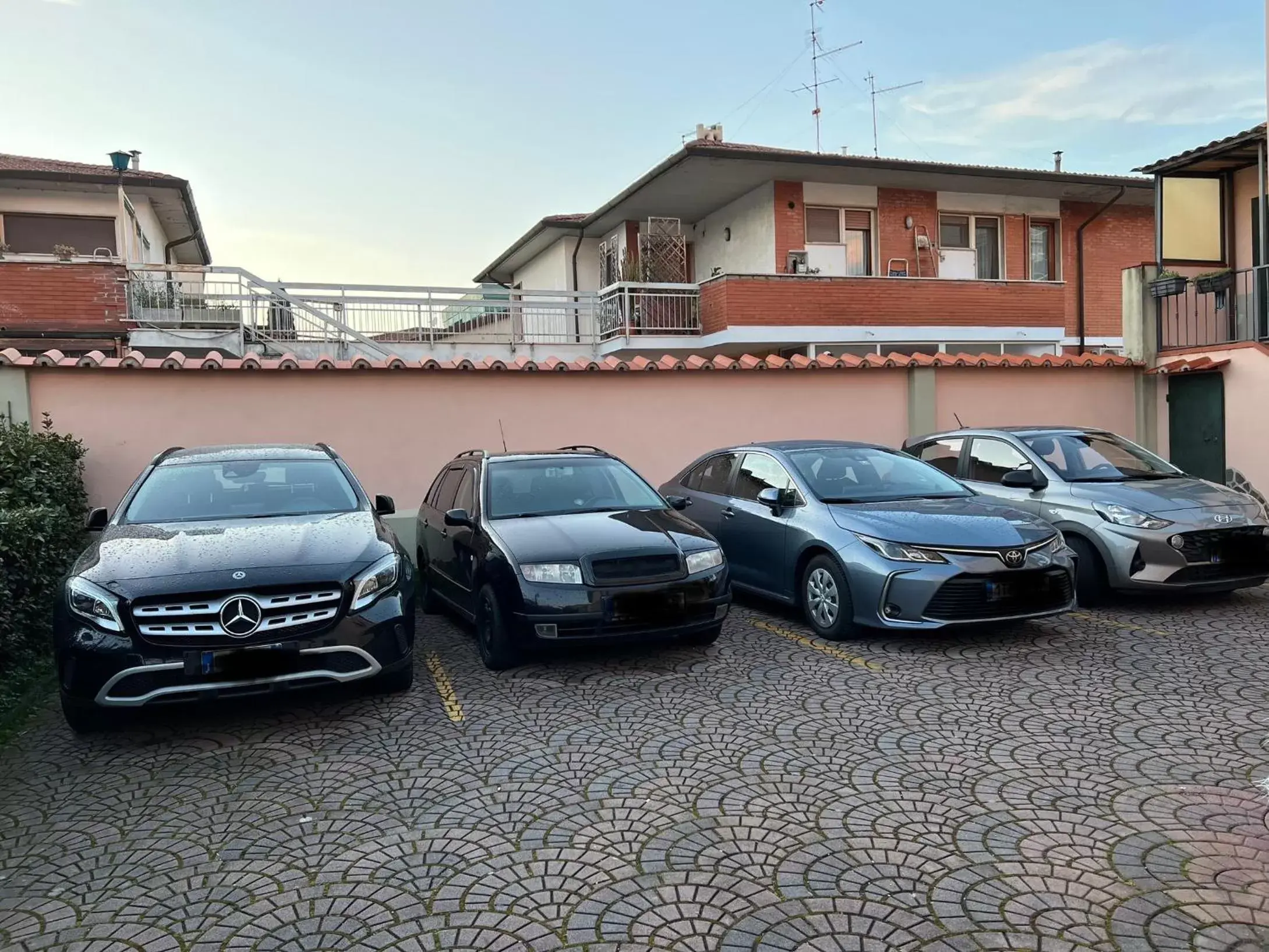 Parking, Property Building in Hotel Villa Primavera