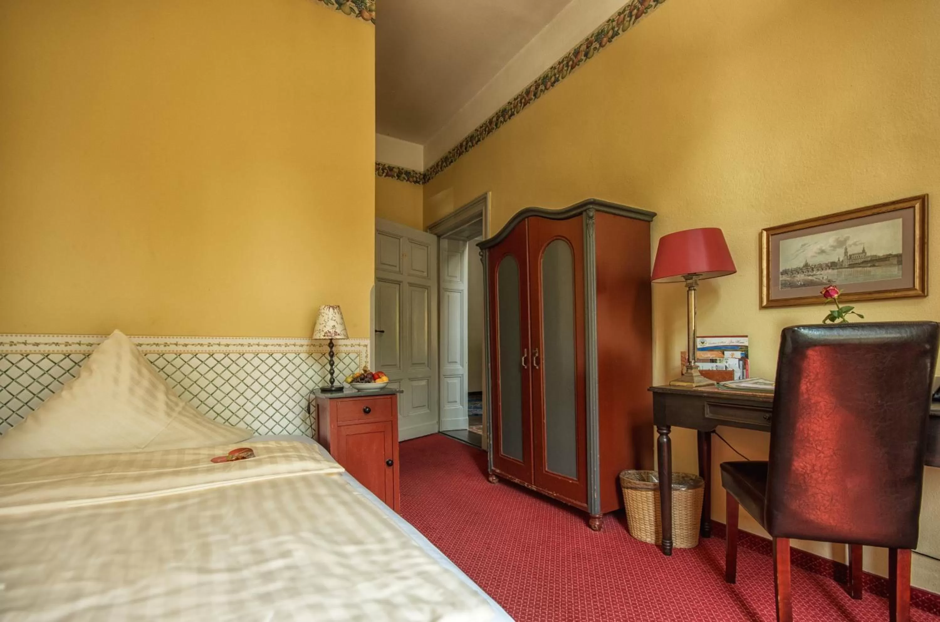 Photo of the whole room, Bed in Hotel zur Henne