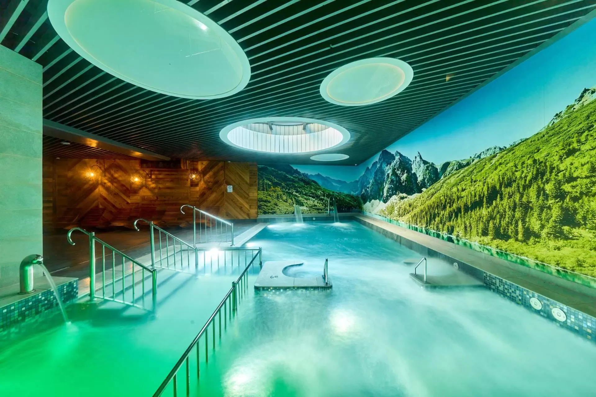 Swimming pool in Aparthotel Giewont