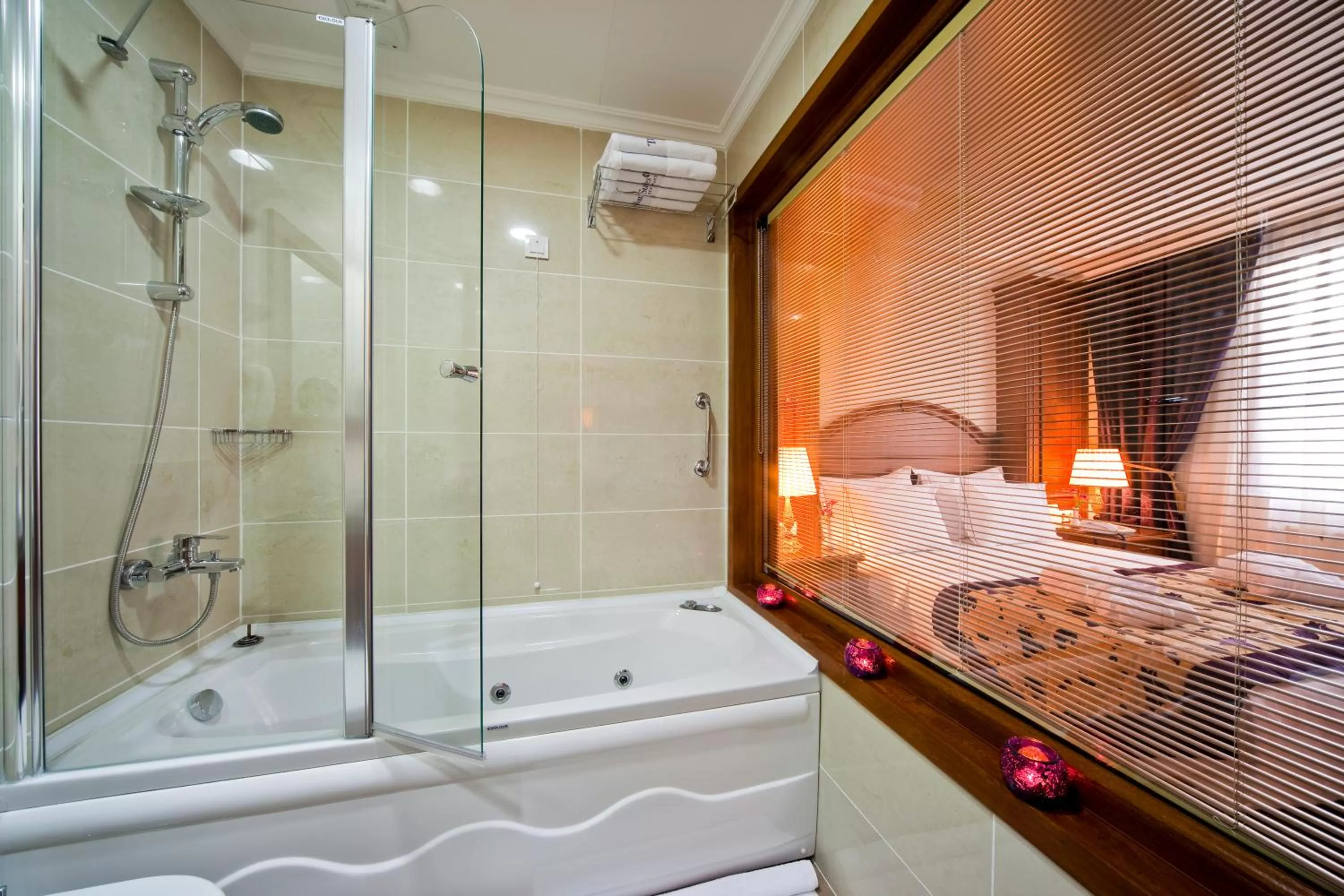 Bathroom, Bed in GLK PREMIER The Home Suites & Spa