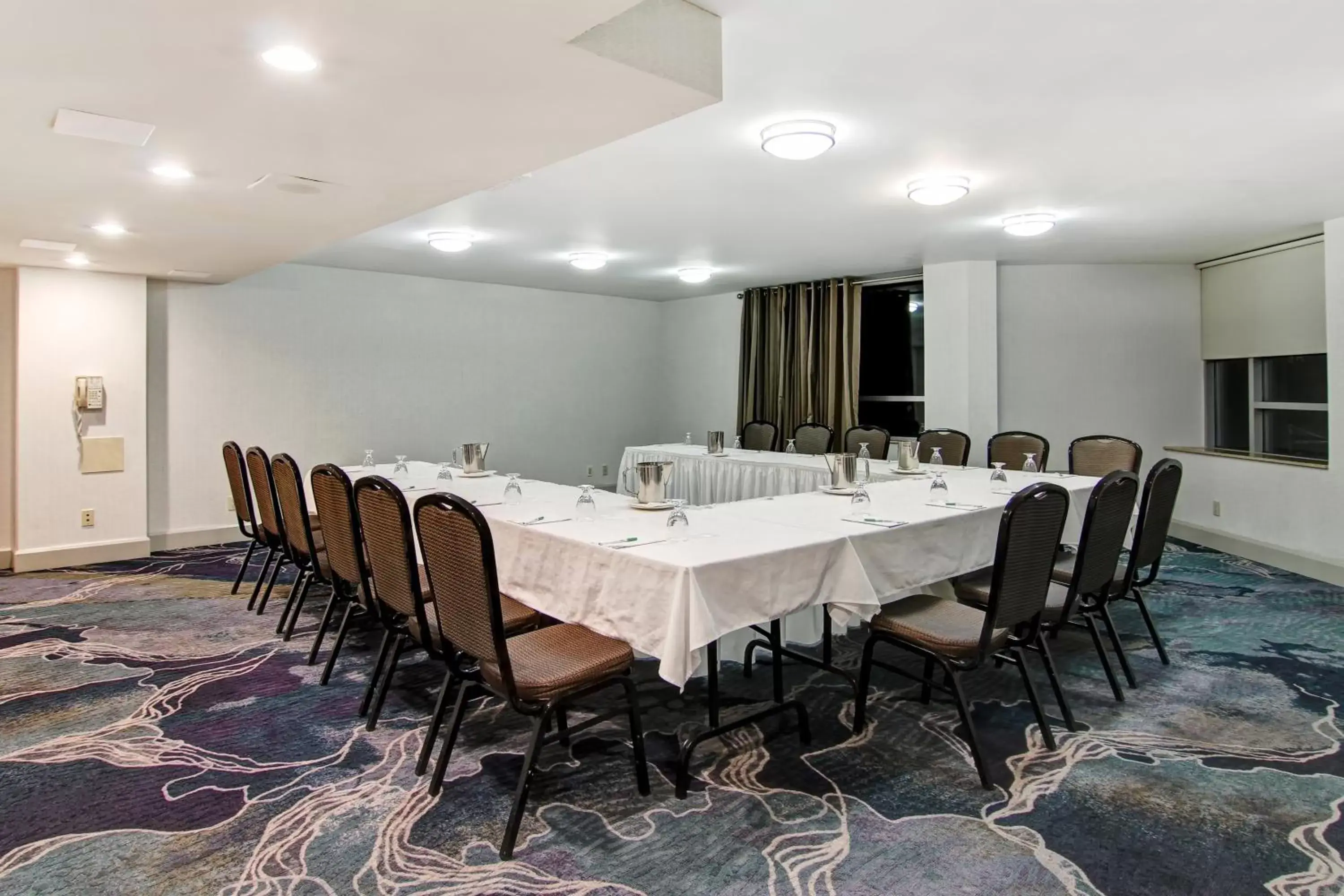 Meeting/conference room in Holiday Inn Oakville Centre, an IHG Hotel