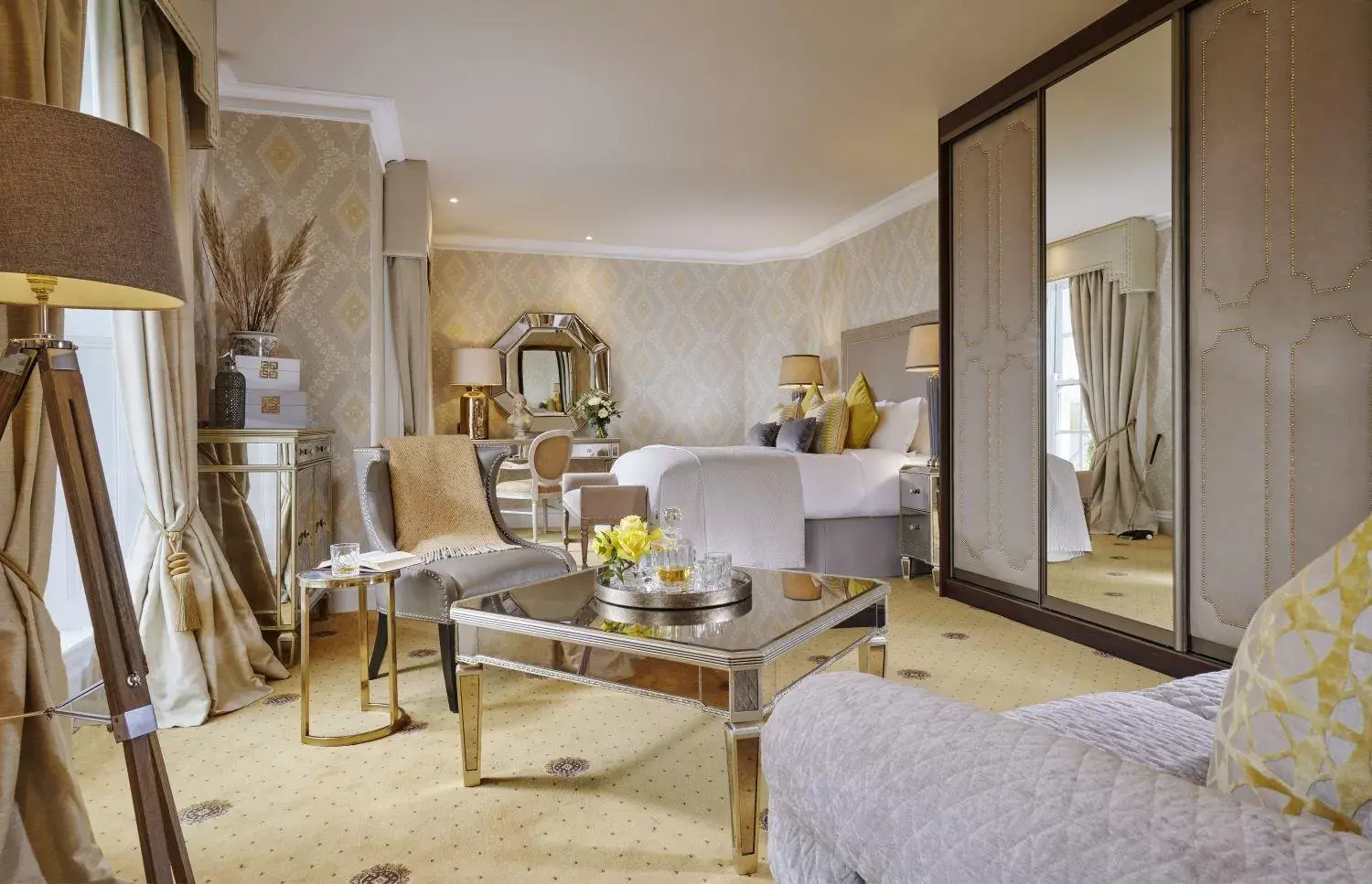 Bedroom, Seating Area in Hayfield Manor