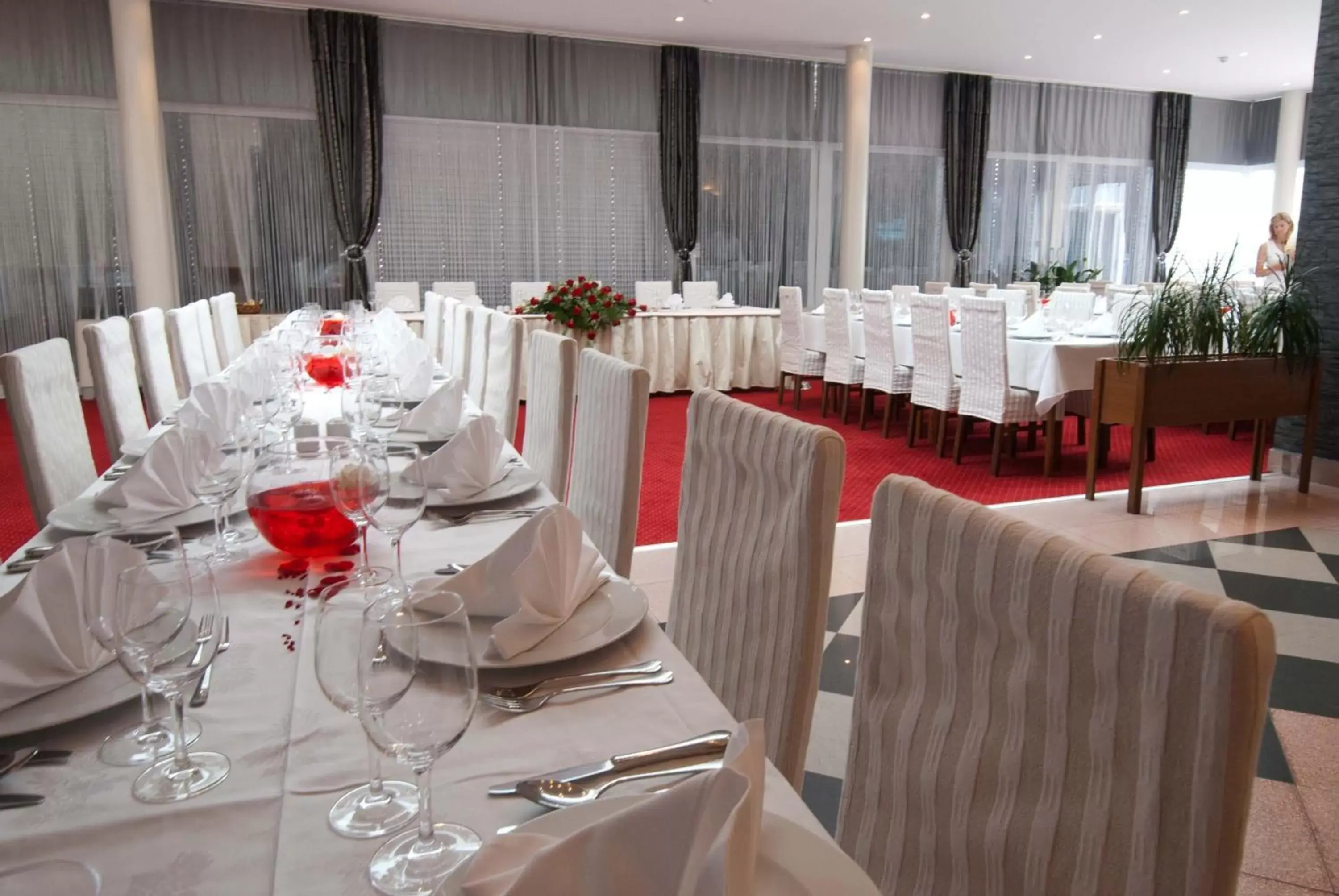 Restaurant/Places to Eat in Hotel Petka