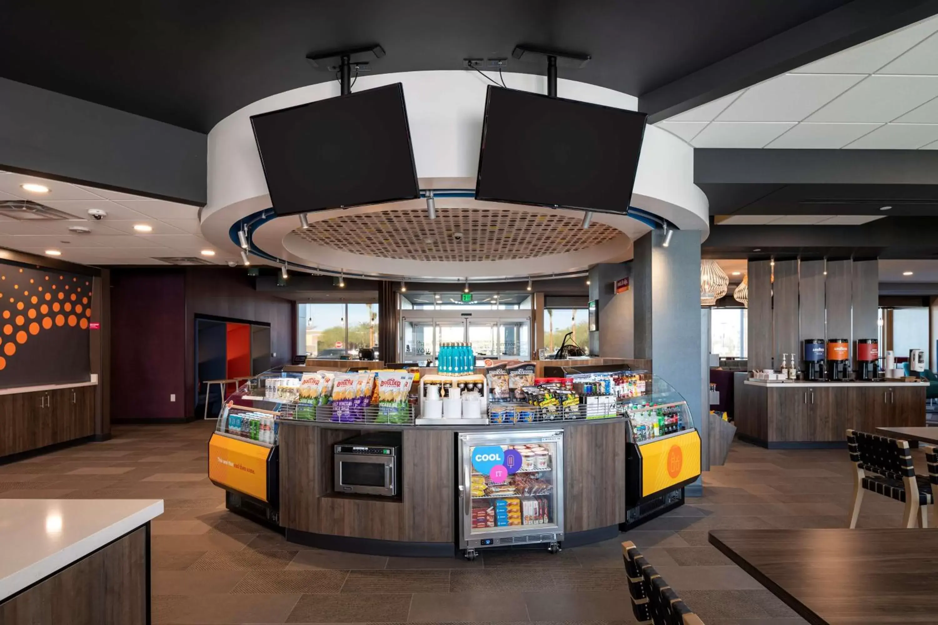 Restaurant/places to eat in Tru By Hilton Phoenix Glendale Westgate