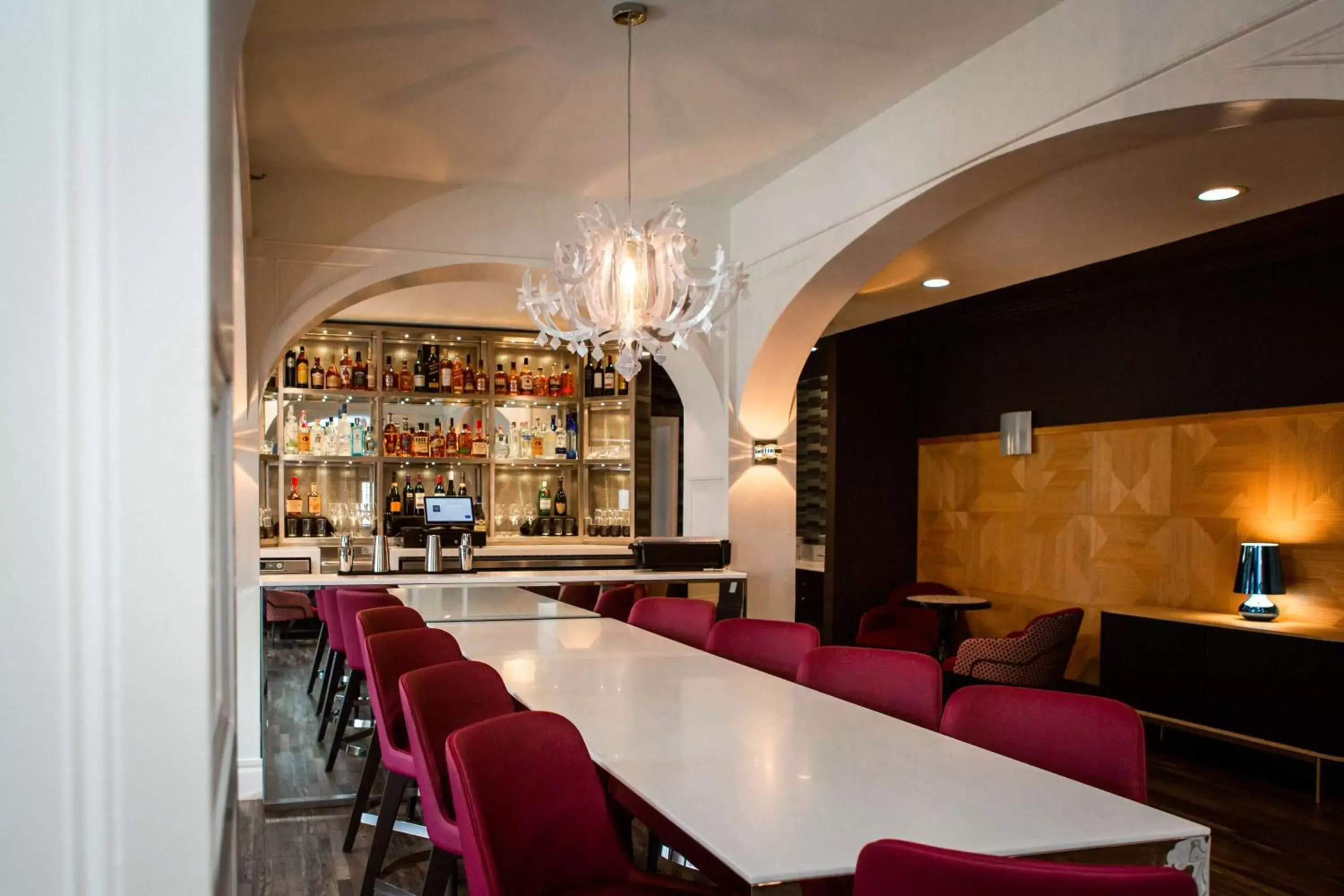 Lounge or bar in The Sire Hotel Lexington, Tapestry Collection by Hilton Lounge or bar in The Sire Hotel Lexington, Tapestry Collection by Hilton